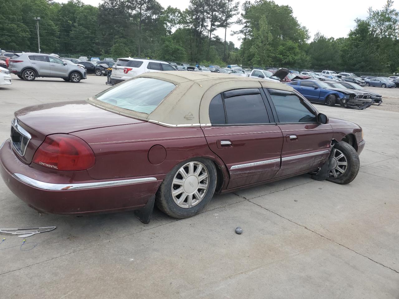 Photo 2 VIN: 1LNHM97V12Y700137 - LINCOLN CONTINENTAL 