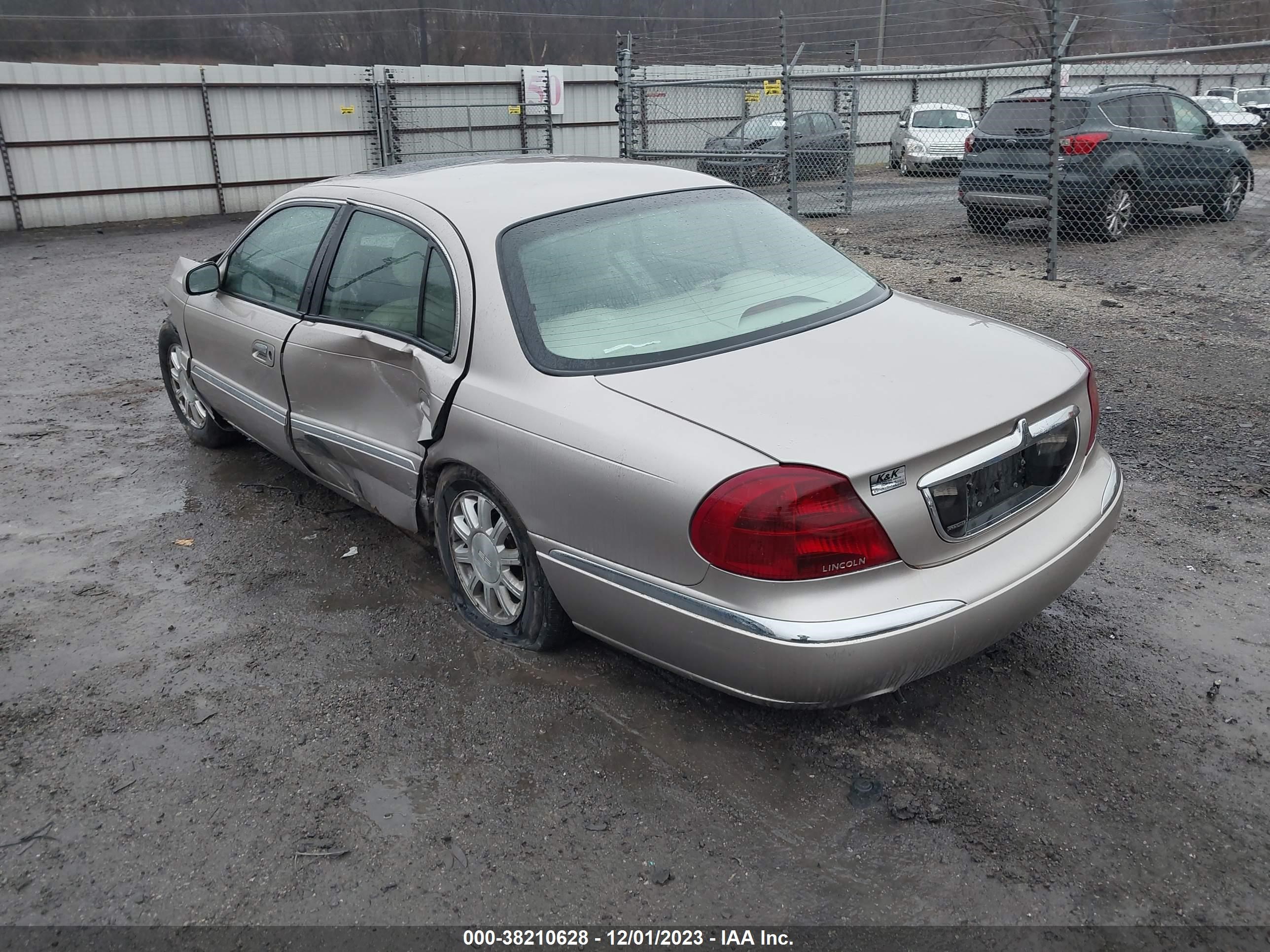 Photo 2 VIN: 1LNHM97V21Y701859 - LINCOLN CONTINENTAL 