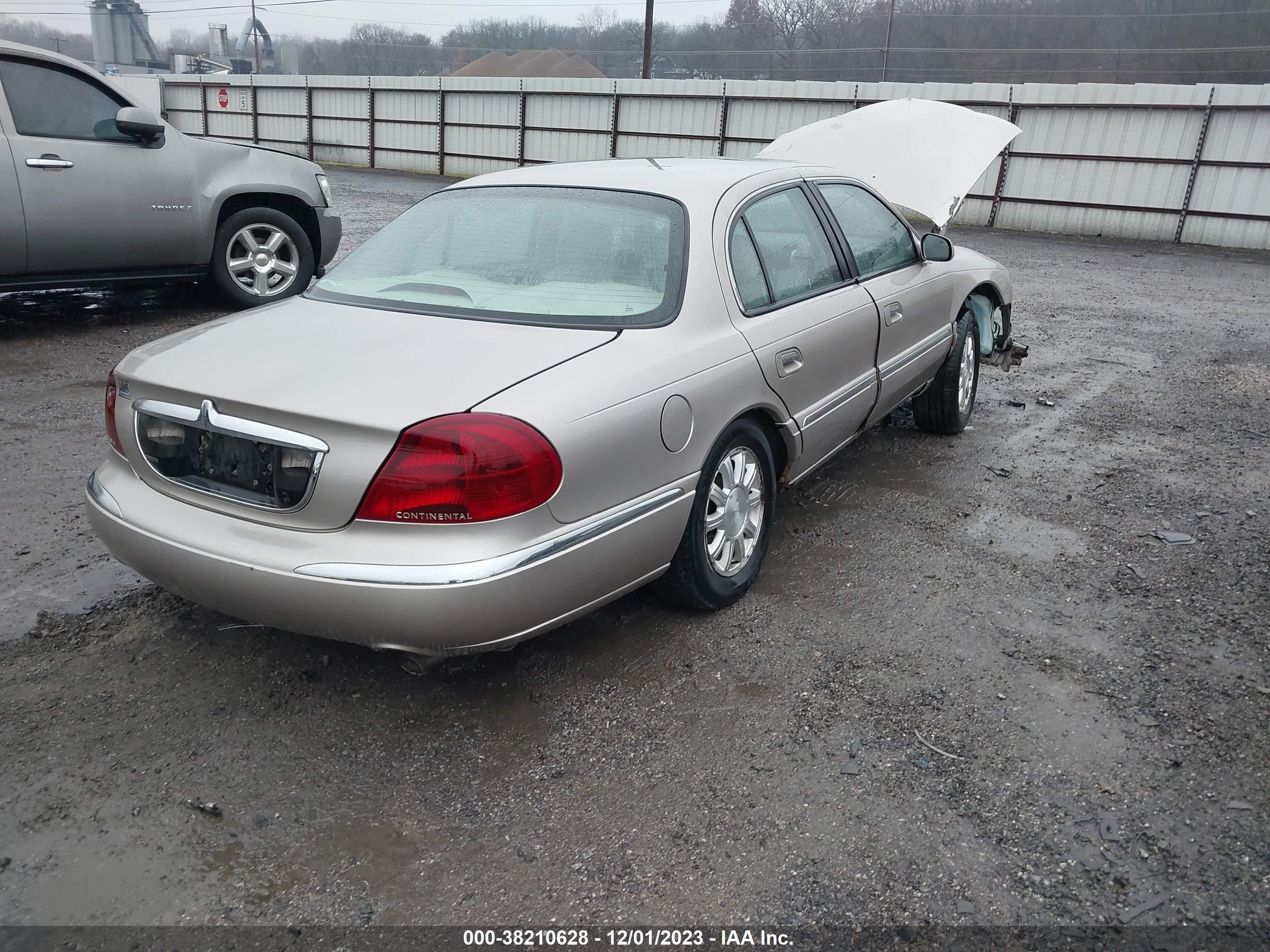 Photo 3 VIN: 1LNHM97V21Y701859 - LINCOLN CONTINENTAL 