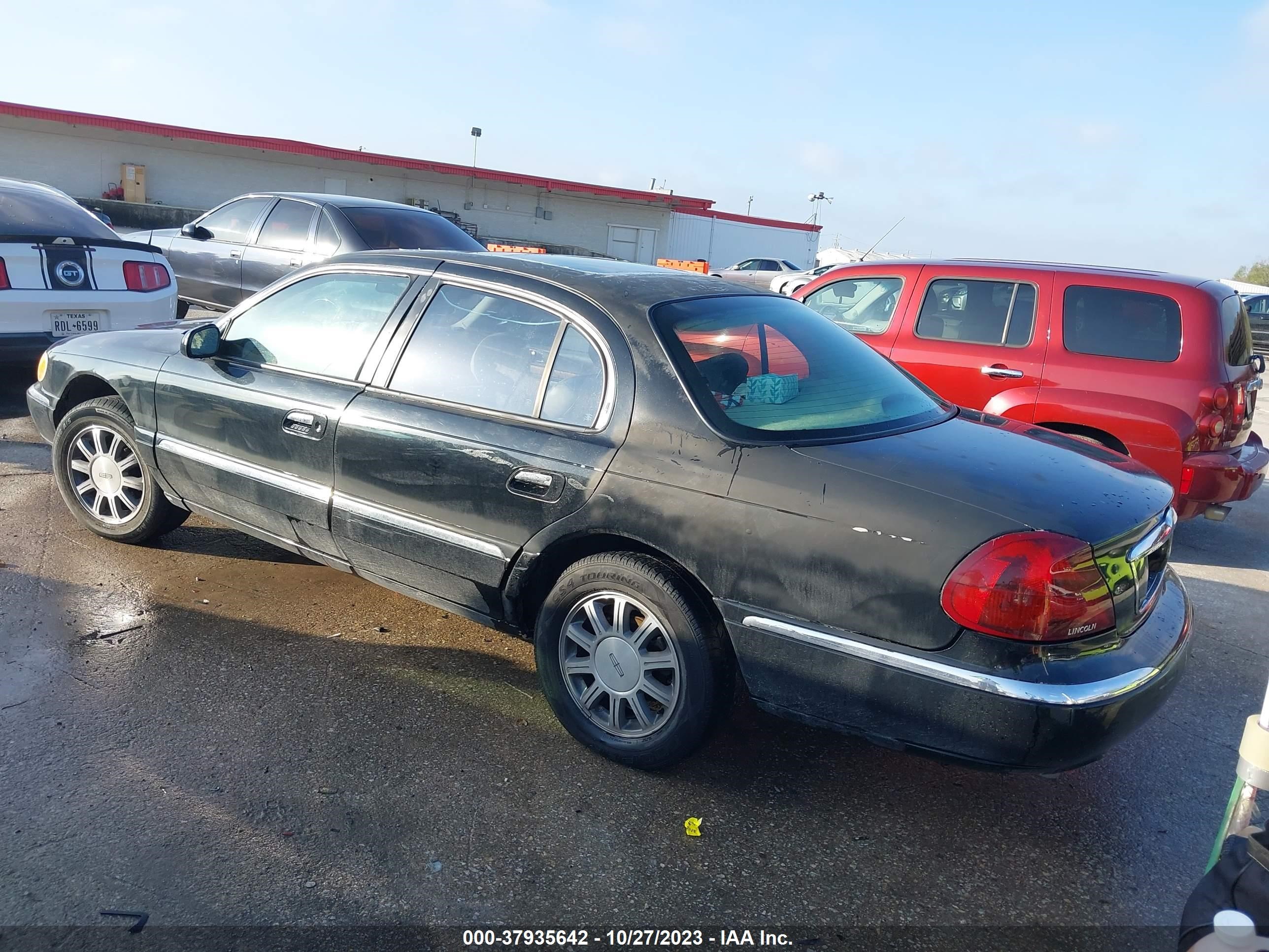 Photo 2 VIN: 1LNHM97V21Y714031 - LINCOLN CONTINENTAL 