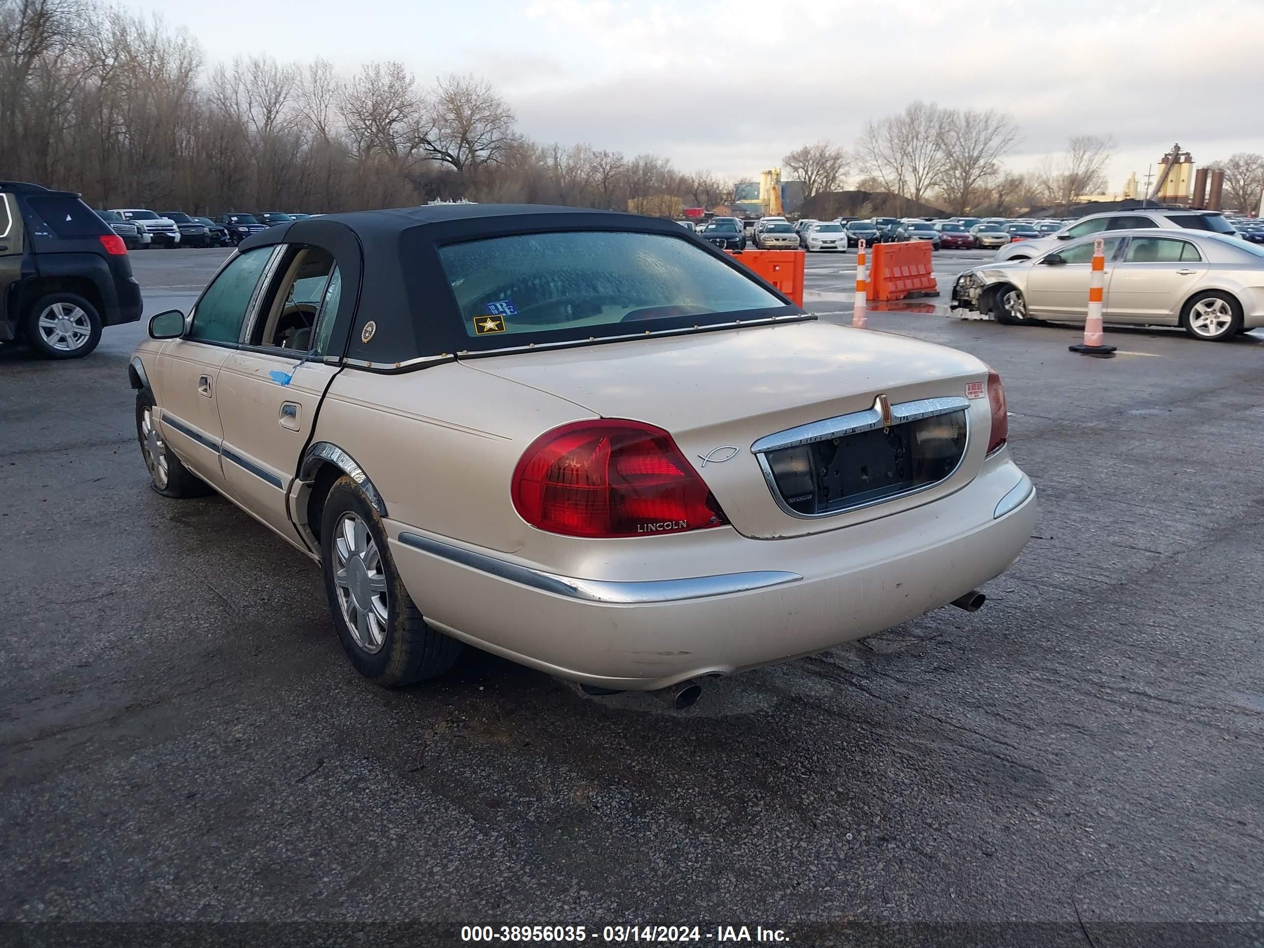 Photo 2 VIN: 1LNHM97V21Y725739 - LINCOLN CONTINENTAL 