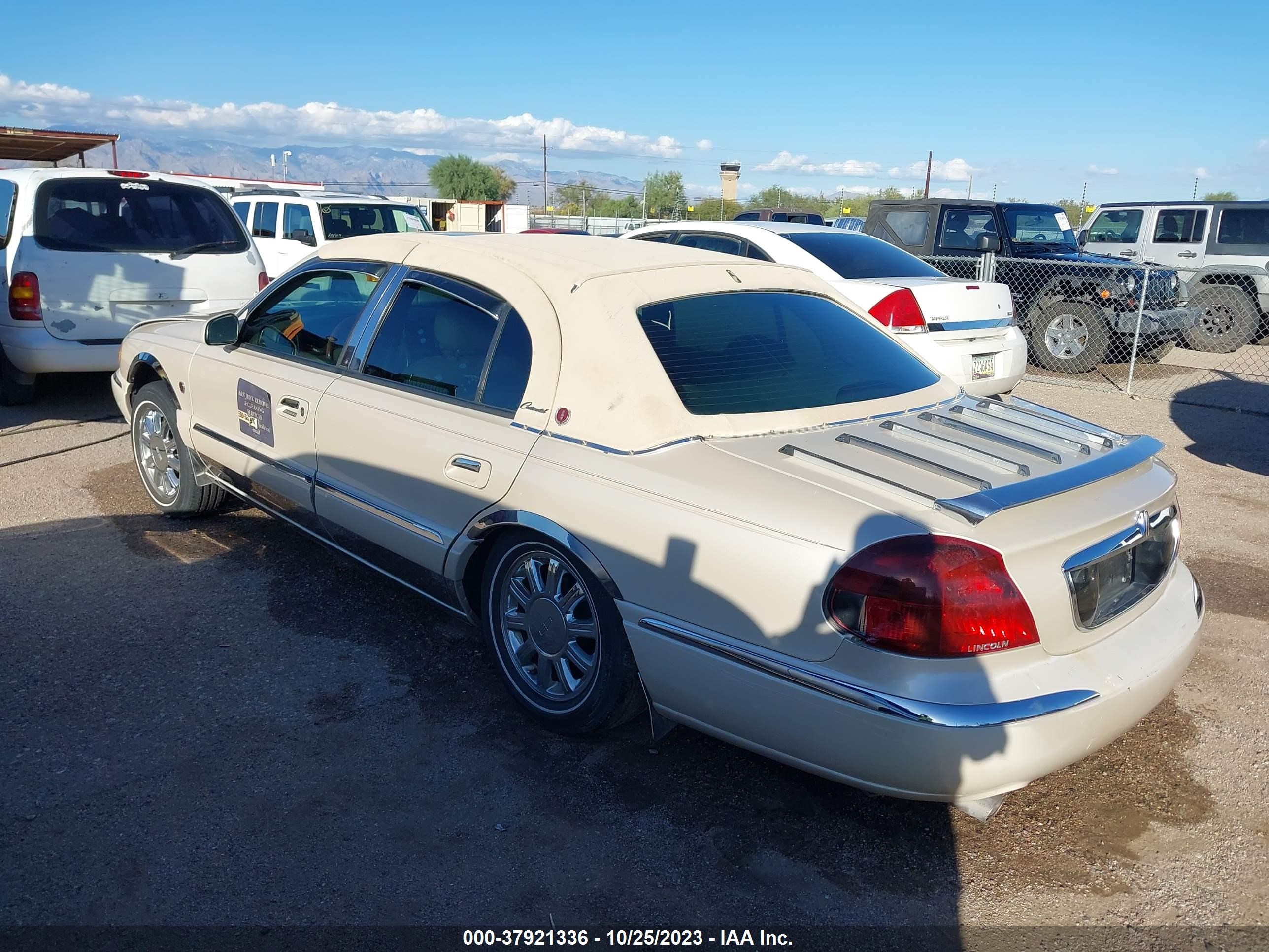 Photo 2 VIN: 1LNHM97V22Y606526 - LINCOLN CONTINENTAL 