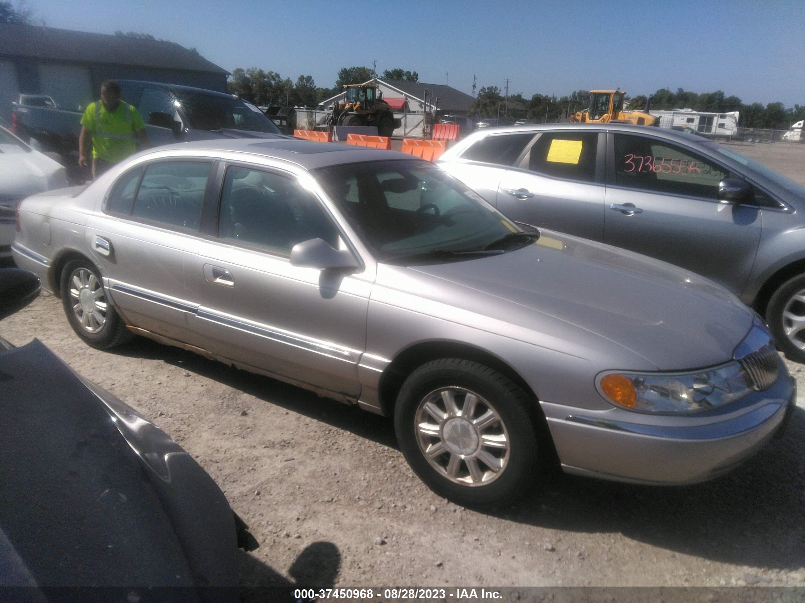 Photo 0 VIN: 1LNHM97V22Y683221 - LINCOLN CONTINENTAL 