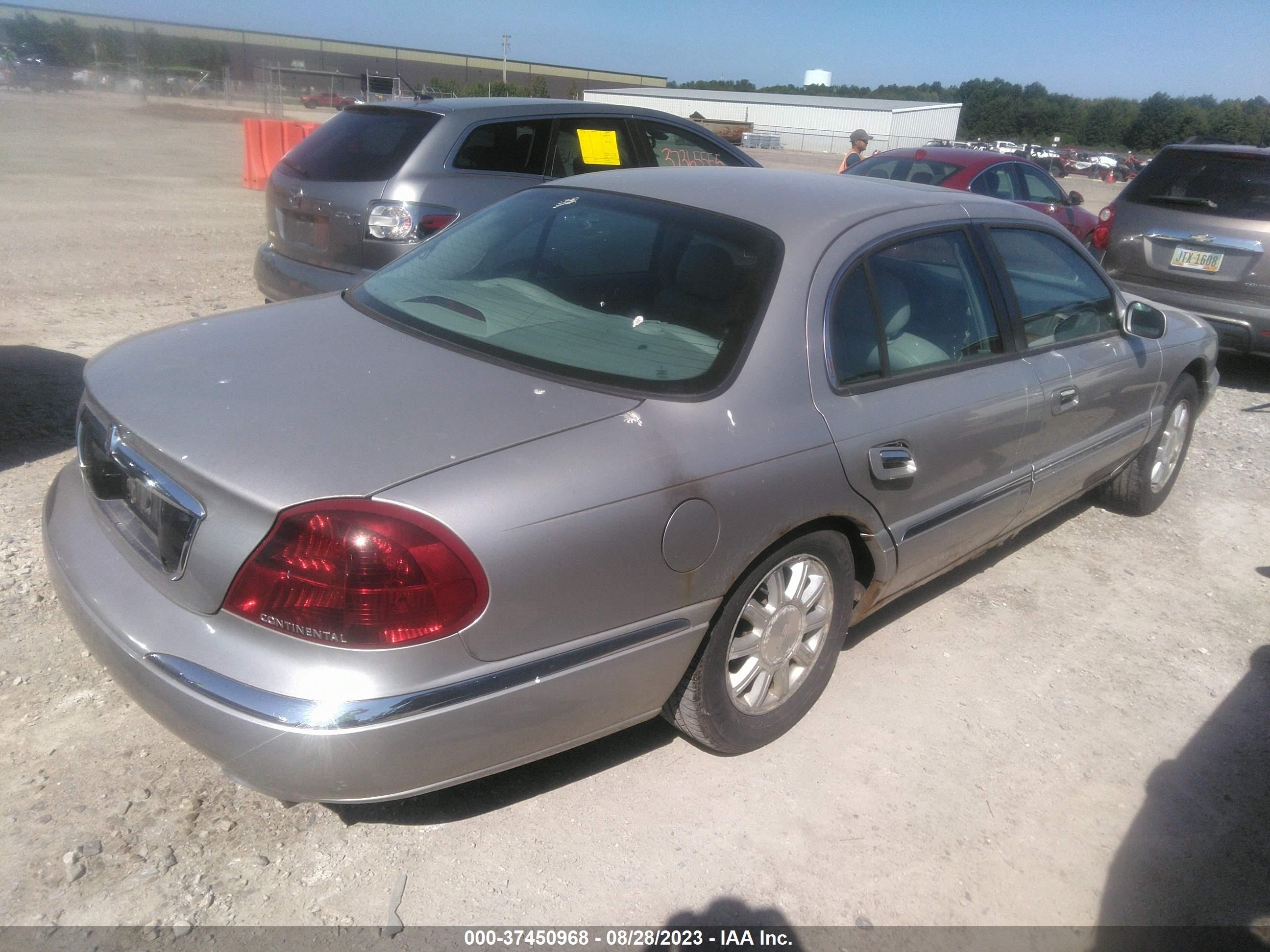 Photo 3 VIN: 1LNHM97V22Y683221 - LINCOLN CONTINENTAL 