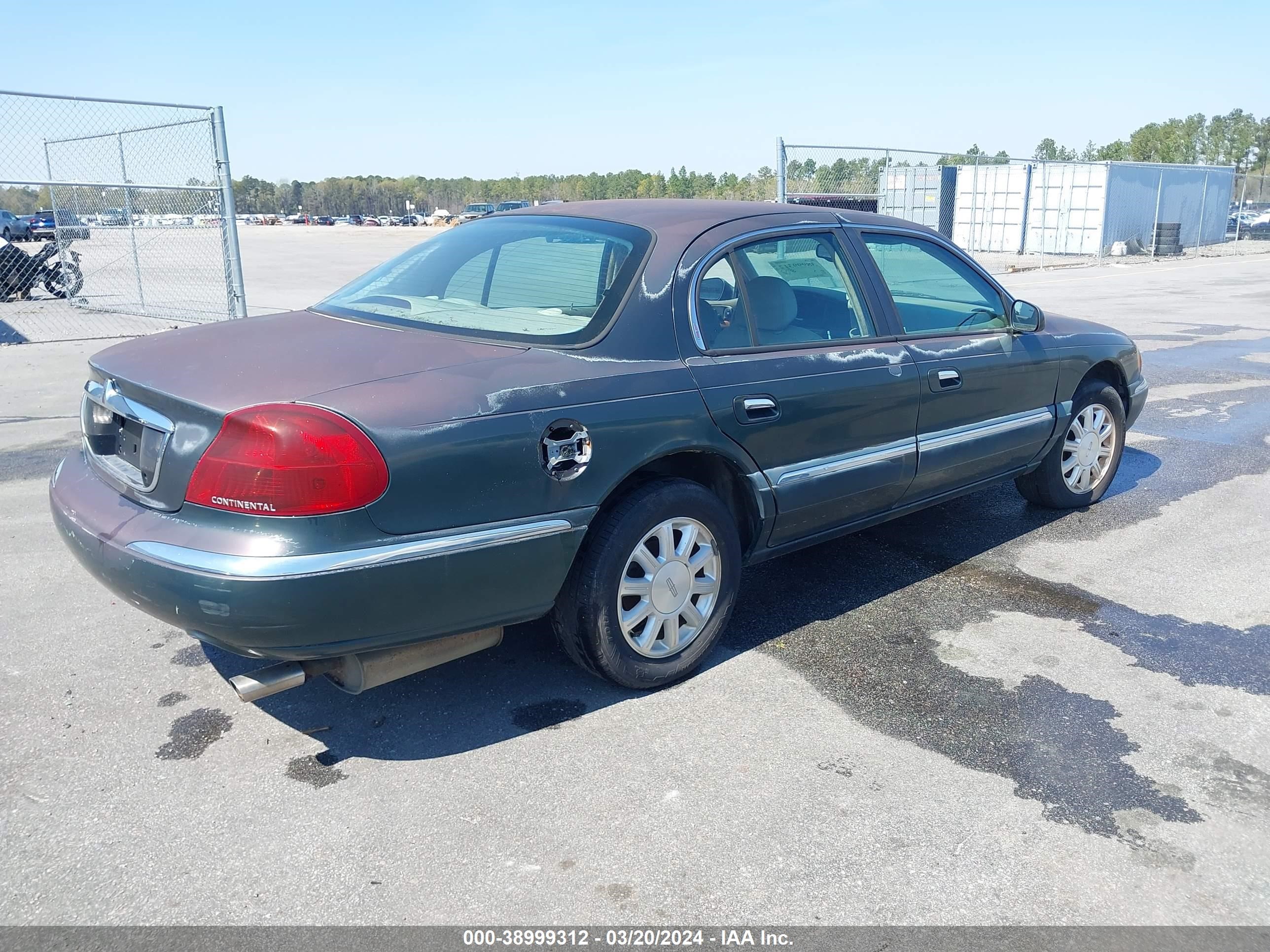 Photo 3 VIN: 1LNHM97V2YY802880 - LINCOLN CONTINENTAL 