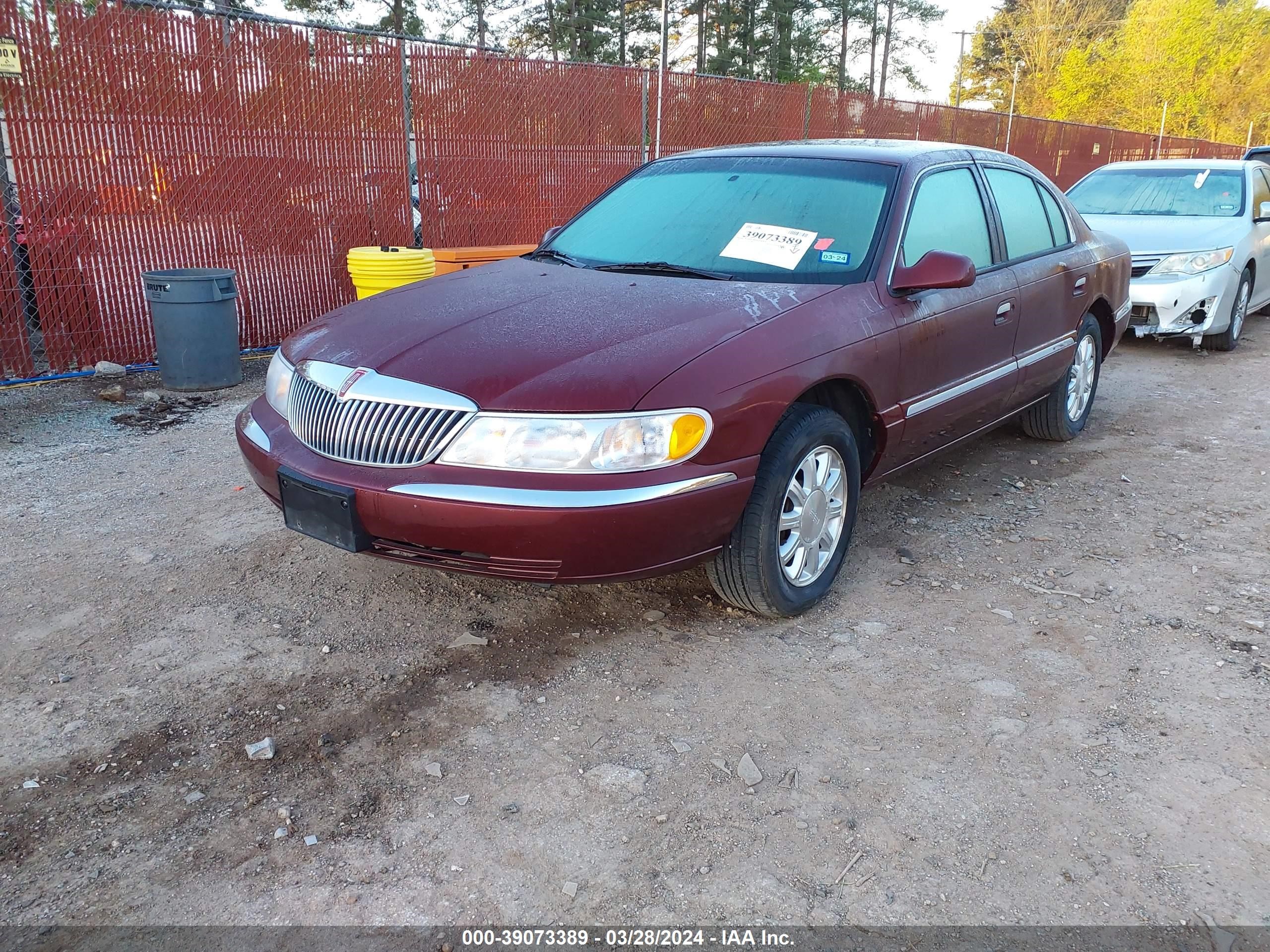 Photo 1 VIN: 1LNHM97V2YY861153 - LINCOLN CONTINENTAL 