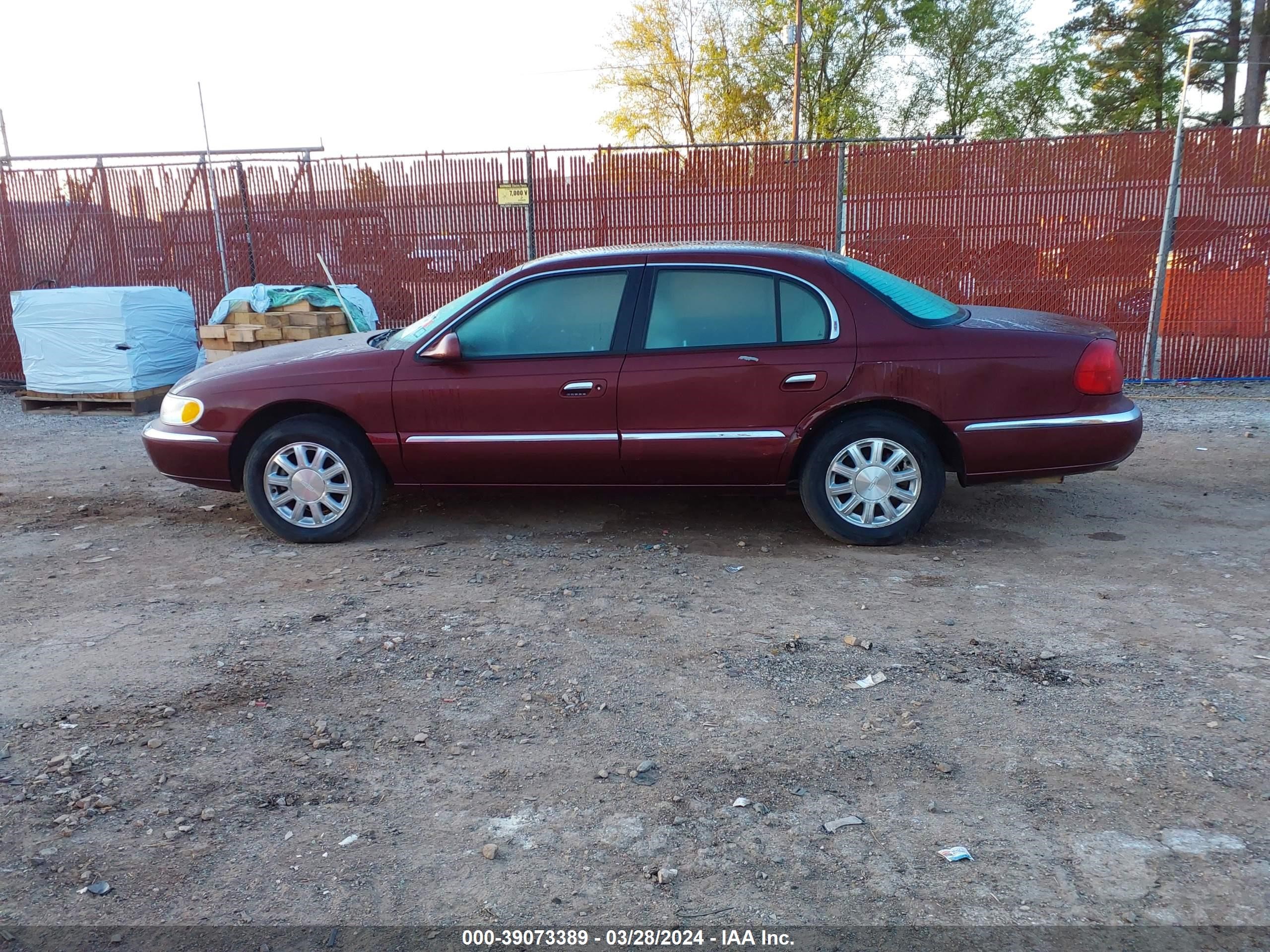 Photo 13 VIN: 1LNHM97V2YY861153 - LINCOLN CONTINENTAL 