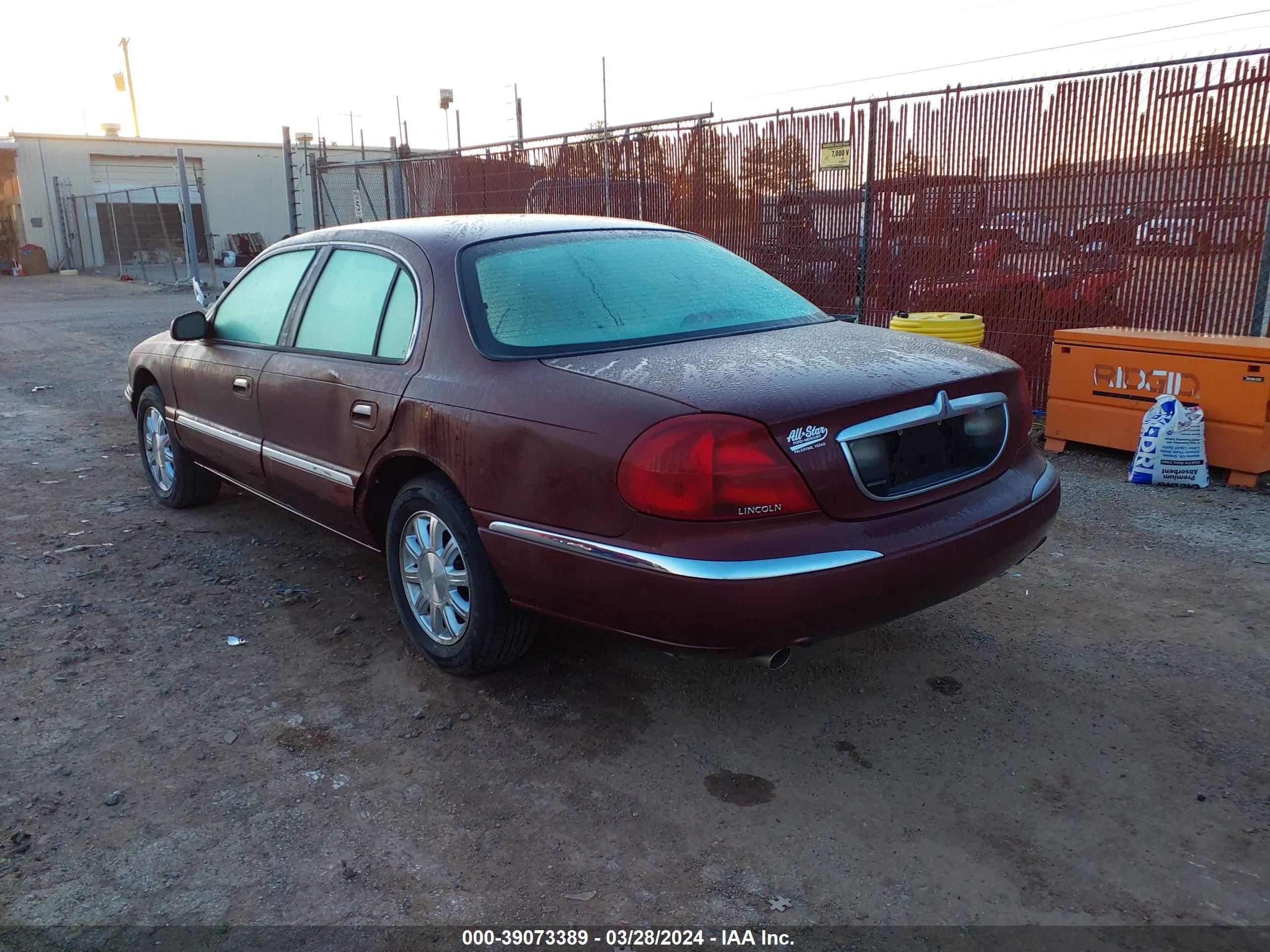 Photo 2 VIN: 1LNHM97V2YY861153 - LINCOLN CONTINENTAL 