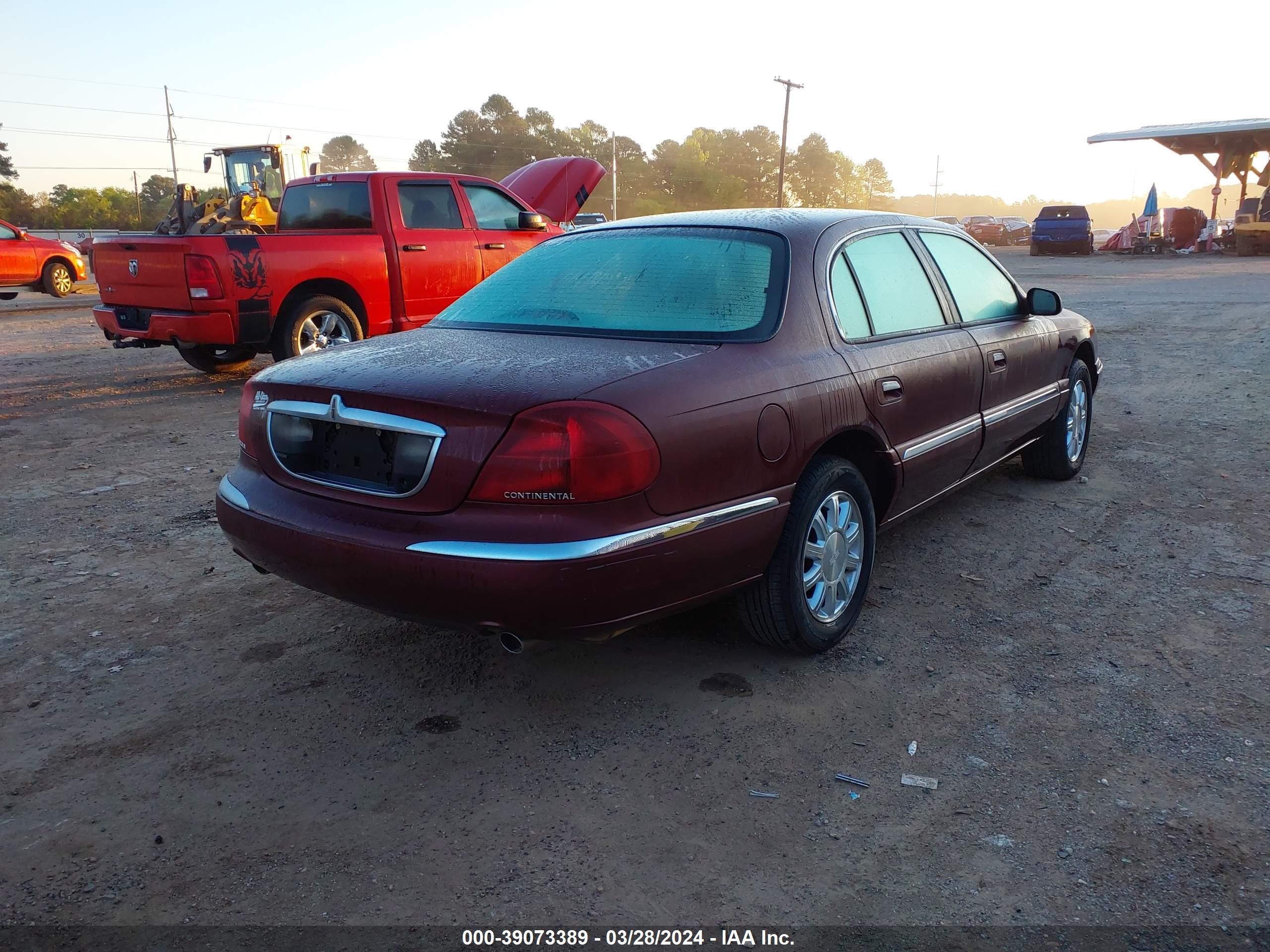 Photo 3 VIN: 1LNHM97V2YY861153 - LINCOLN CONTINENTAL 