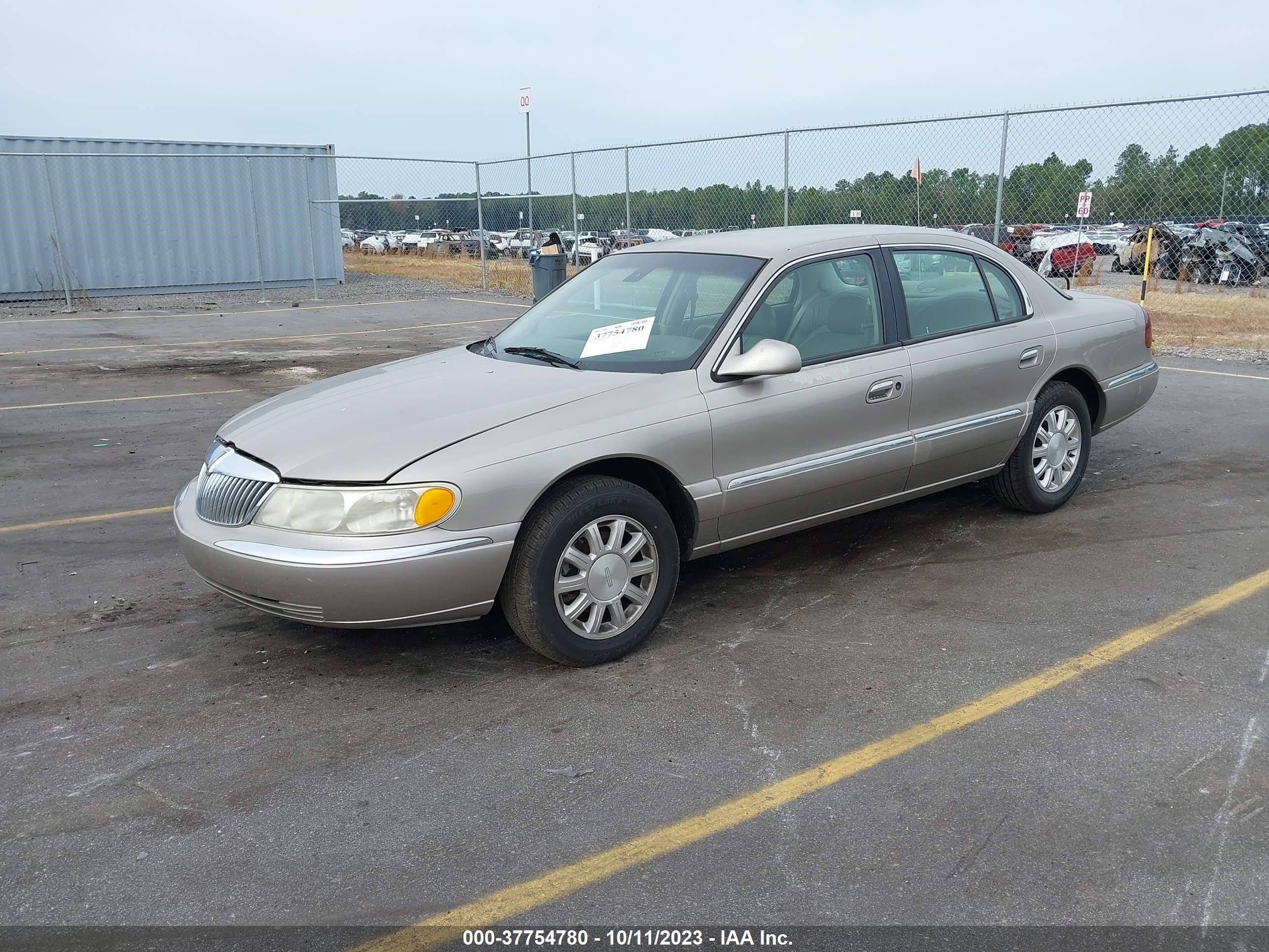 Photo 1 VIN: 1LNHM97V3YY882108 - LINCOLN CONTINENTAL 