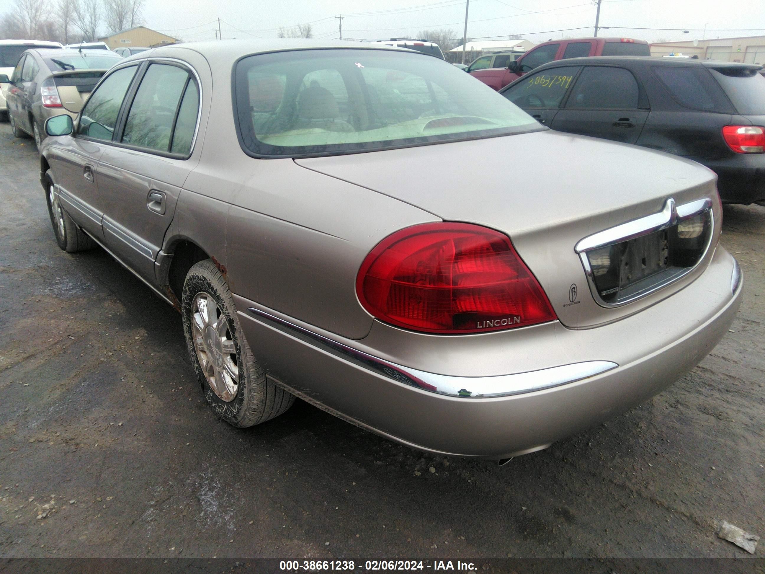 Photo 2 VIN: 1LNHM97V3YY885624 - LINCOLN CONTINENTAL 