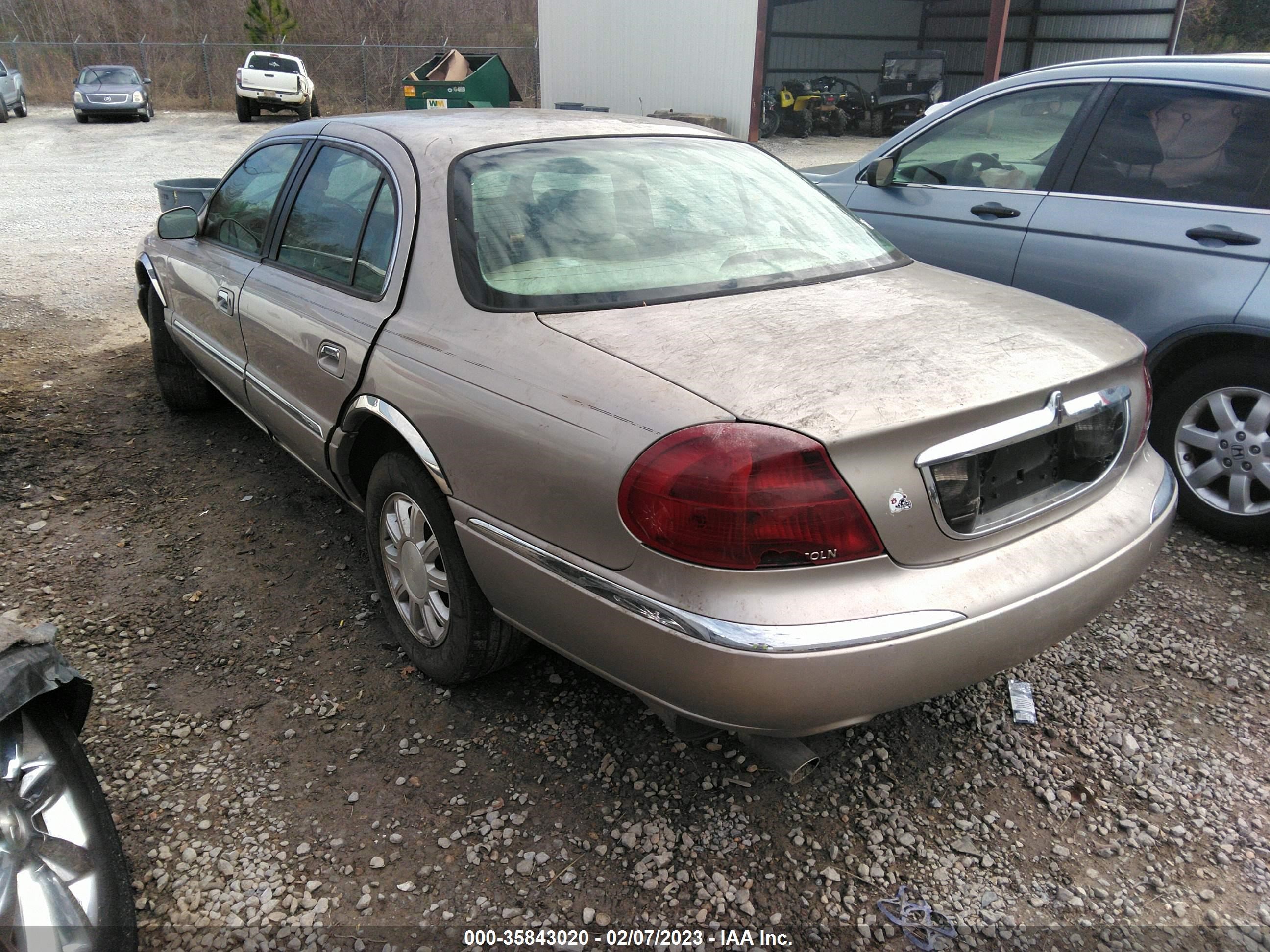 Photo 2 VIN: 1LNHM97V4YY822287 - LINCOLN CONTINENTAL 