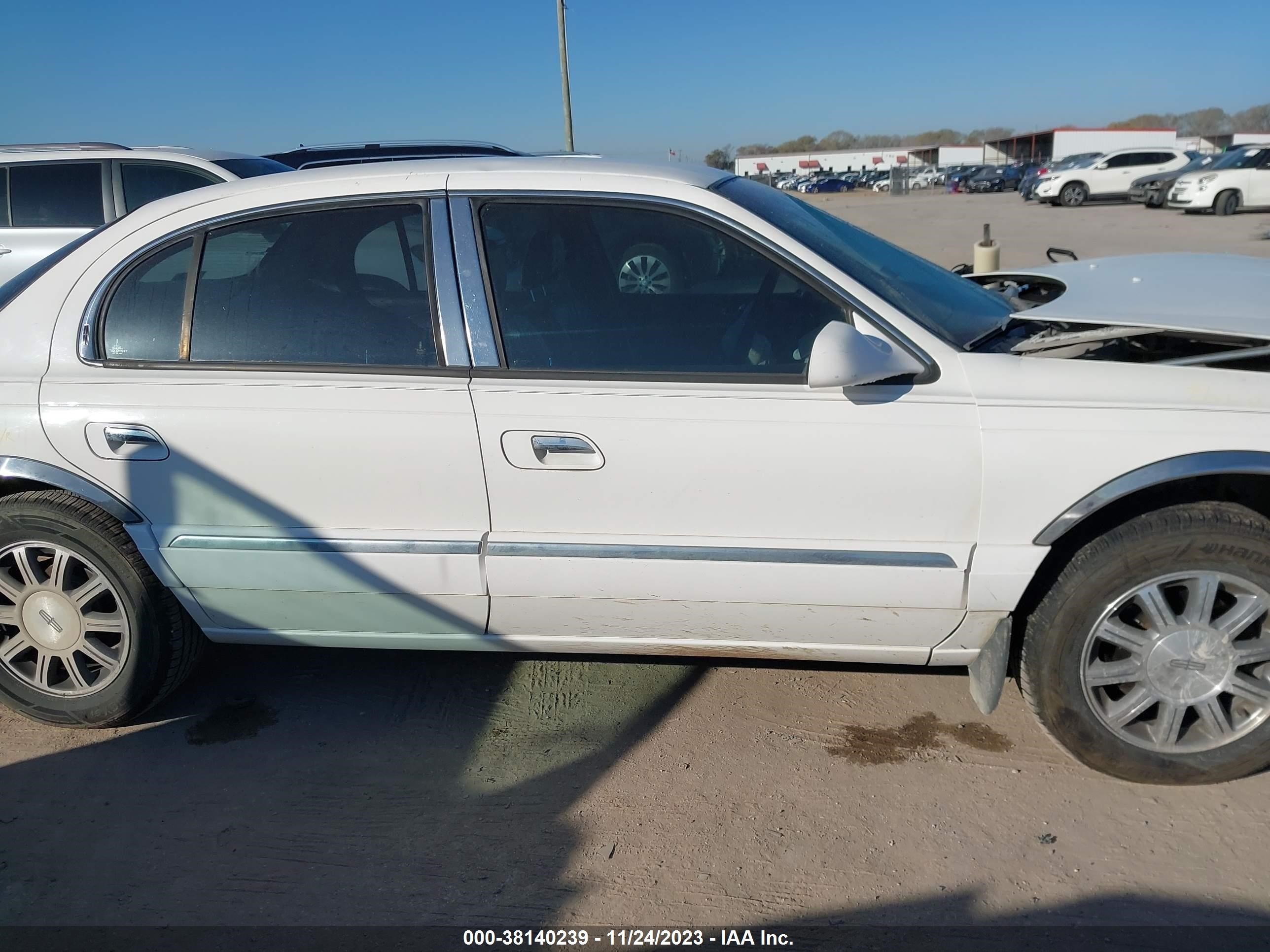 Photo 12 VIN: 1LNHM97V51Y661700 - LINCOLN CONTINENTAL 