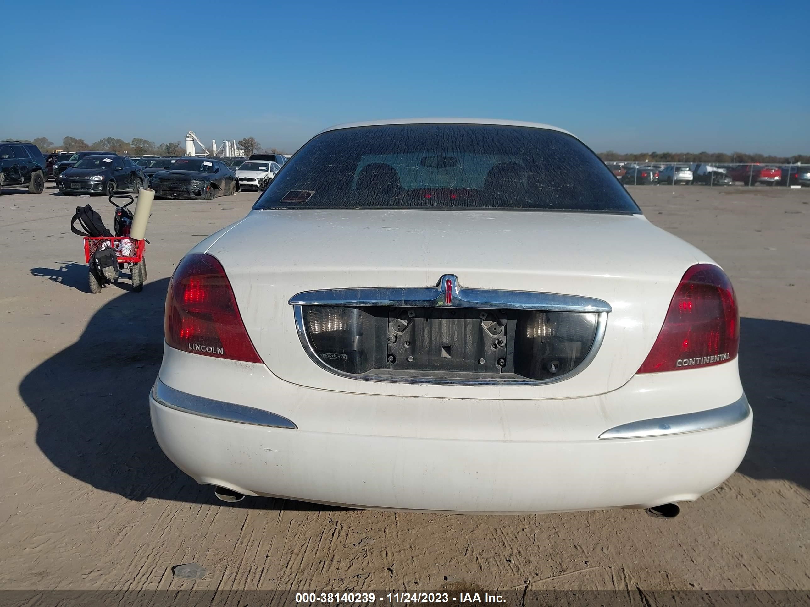 Photo 15 VIN: 1LNHM97V51Y661700 - LINCOLN CONTINENTAL 