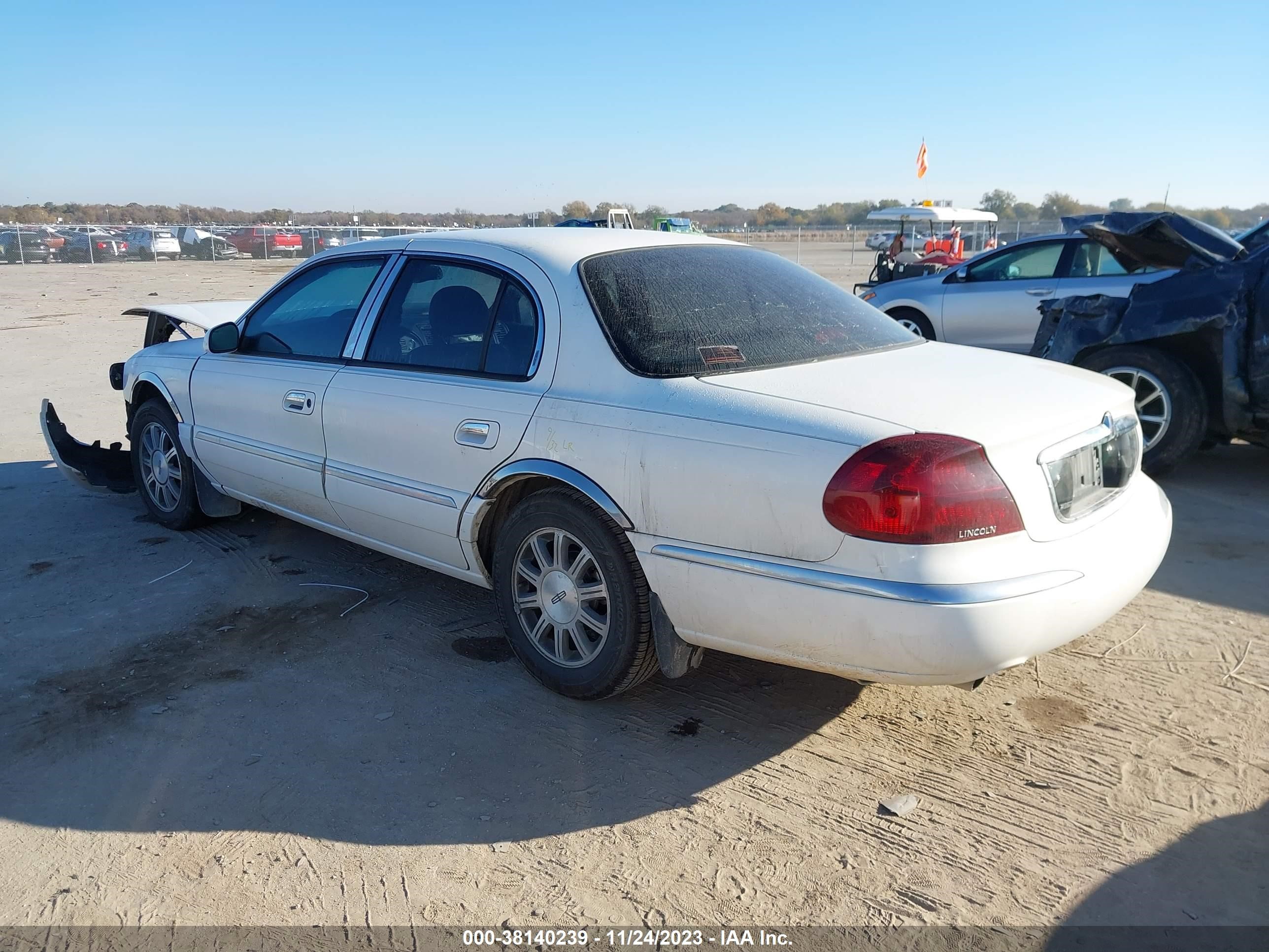 Photo 2 VIN: 1LNHM97V51Y661700 - LINCOLN CONTINENTAL 