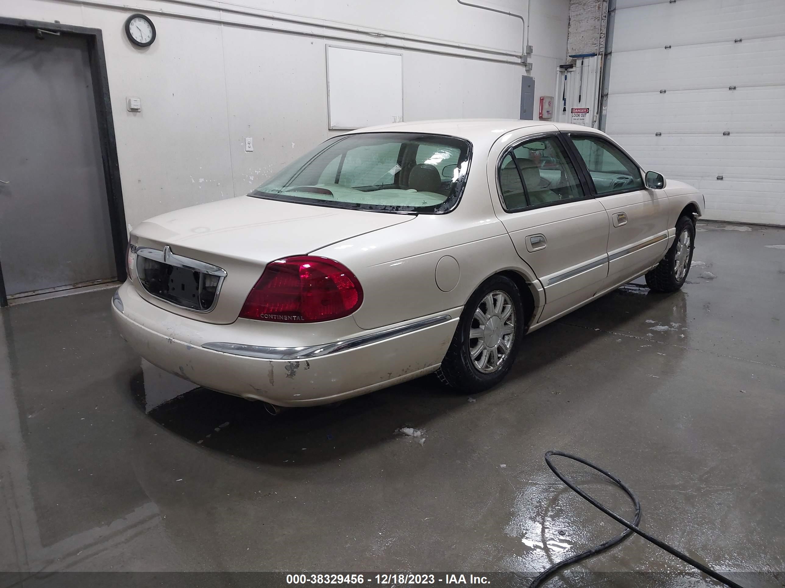 Photo 3 VIN: 1LNHM97V61Y649314 - LINCOLN CONTINENTAL 