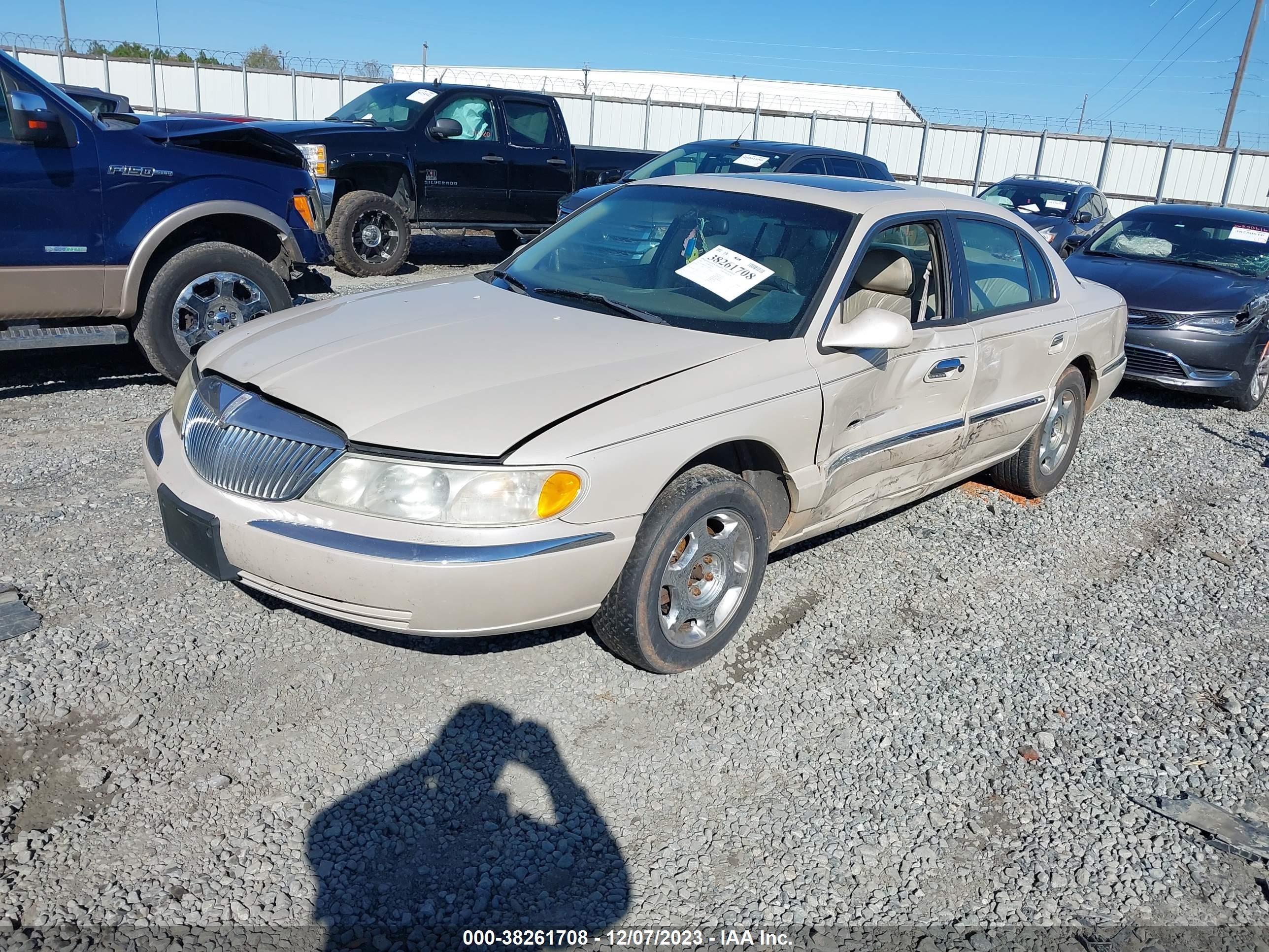 Photo 1 VIN: 1LNHM97V62Y606576 - LINCOLN CONTINENTAL 