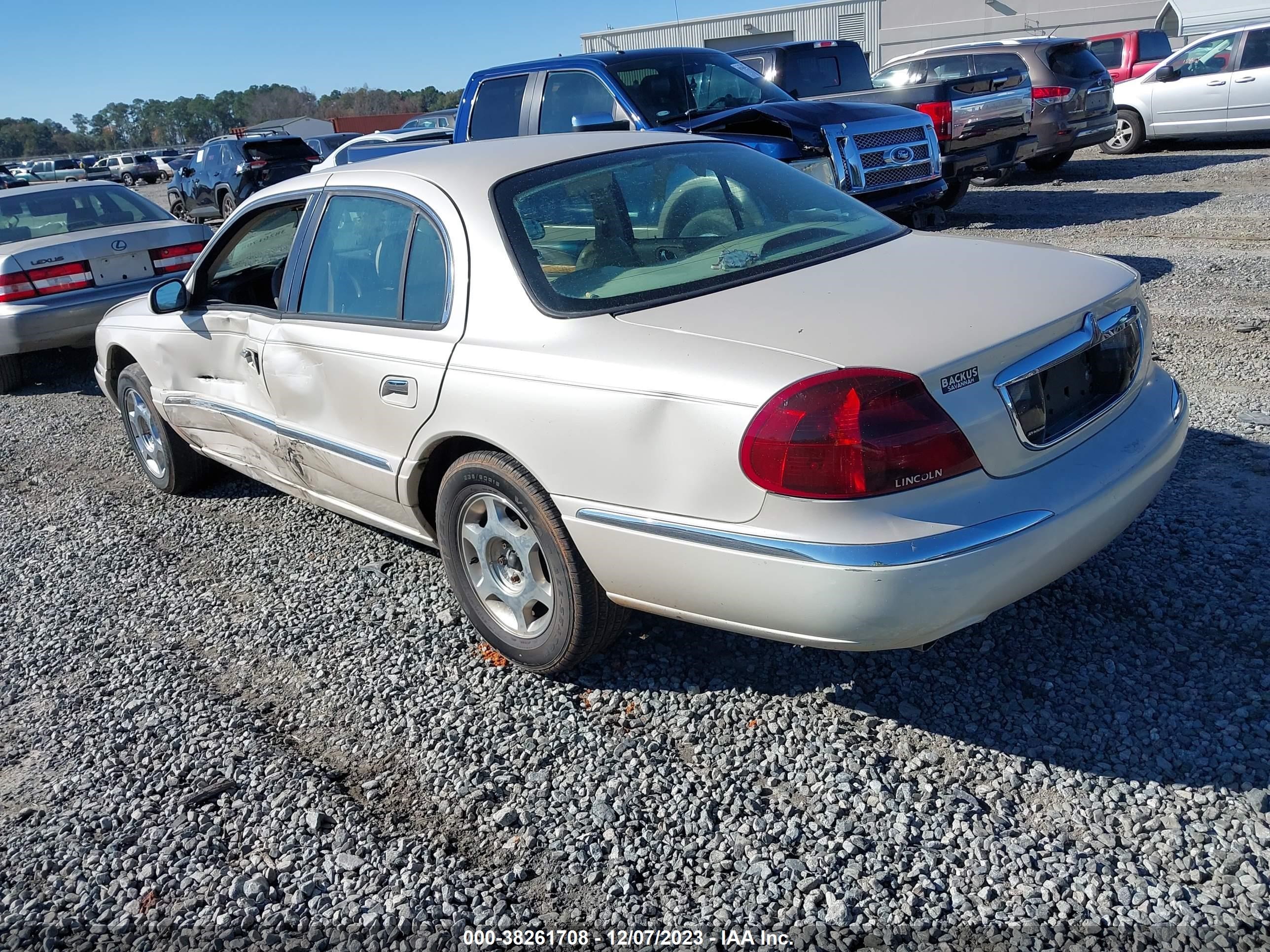 Photo 2 VIN: 1LNHM97V62Y606576 - LINCOLN CONTINENTAL 