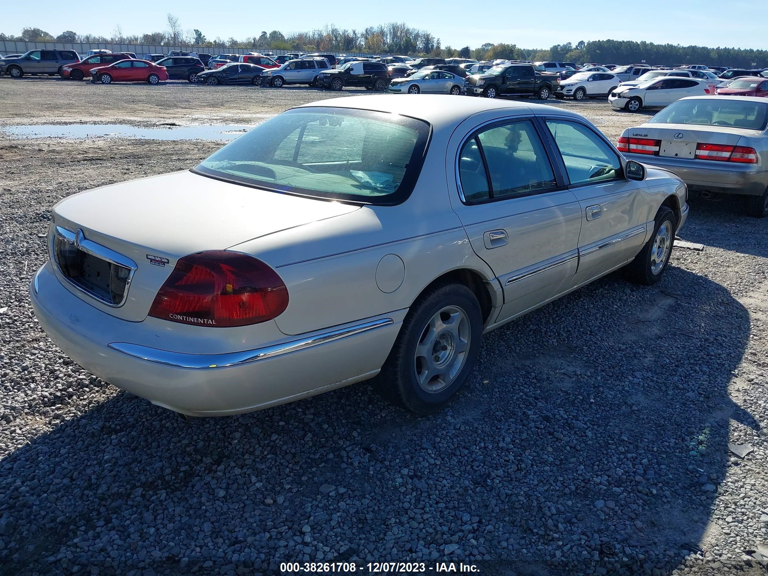 Photo 3 VIN: 1LNHM97V62Y606576 - LINCOLN CONTINENTAL 