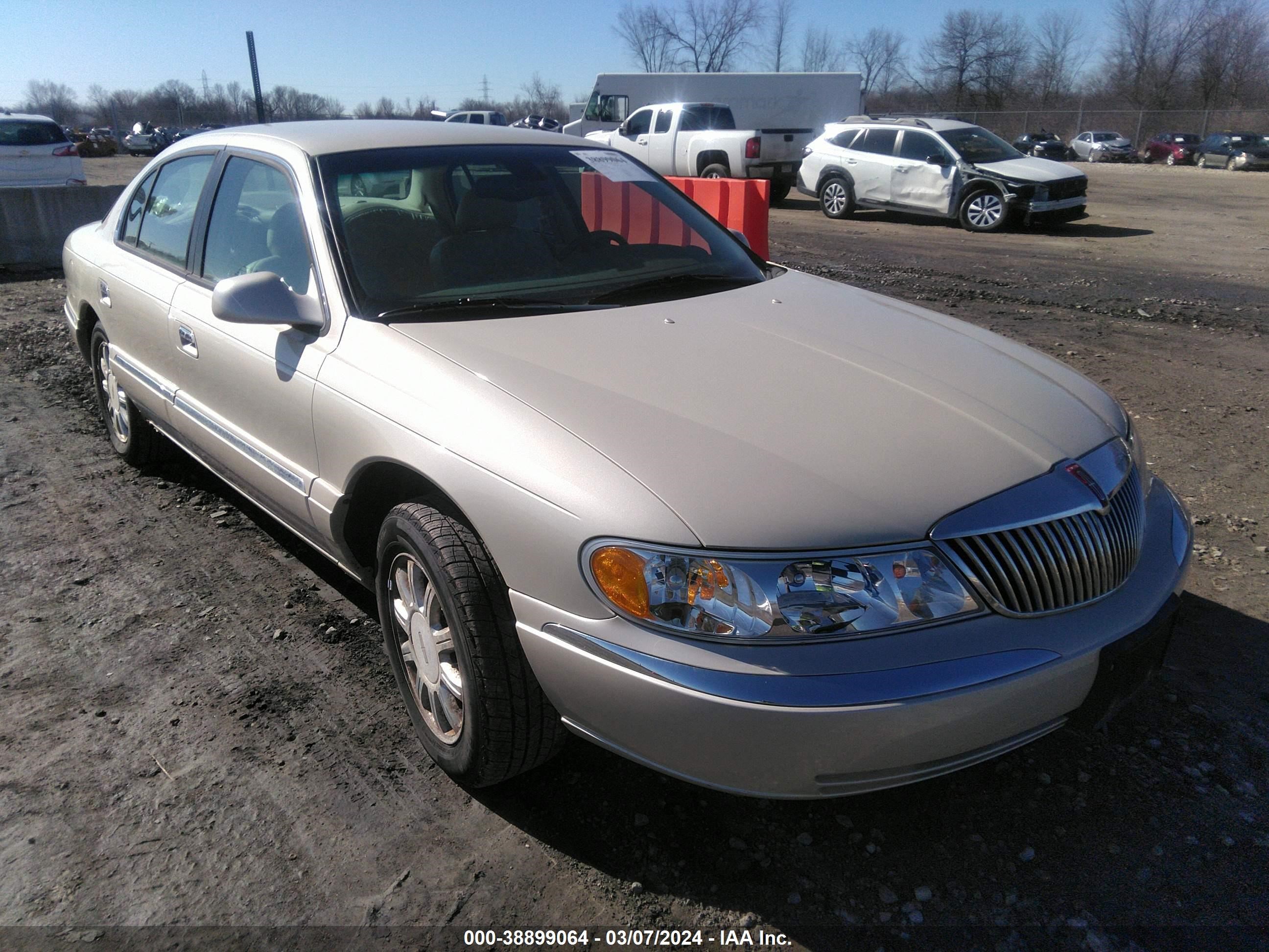 Photo 0 VIN: 1LNHM97V62Y692083 - LINCOLN CONTINENTAL 