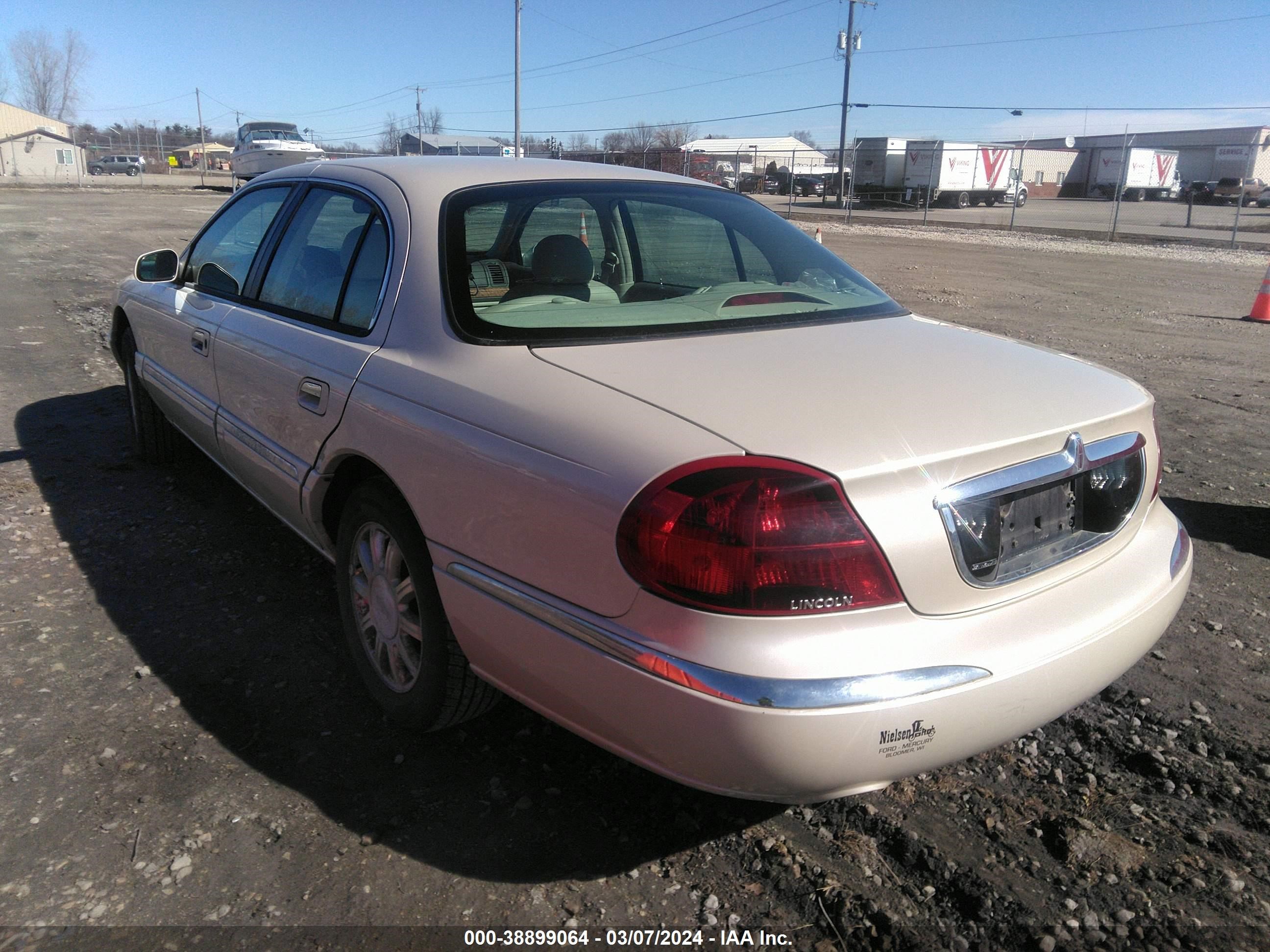 Photo 2 VIN: 1LNHM97V62Y692083 - LINCOLN CONTINENTAL 