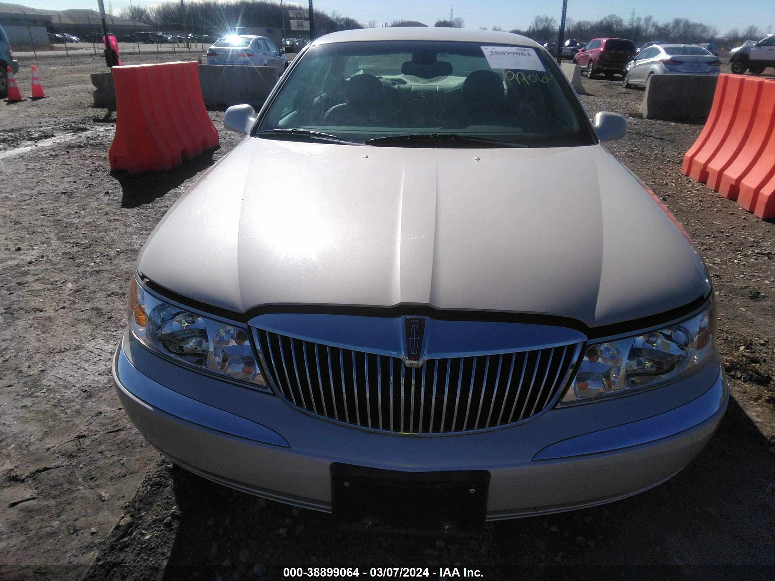 Photo 5 VIN: 1LNHM97V62Y692083 - LINCOLN CONTINENTAL 