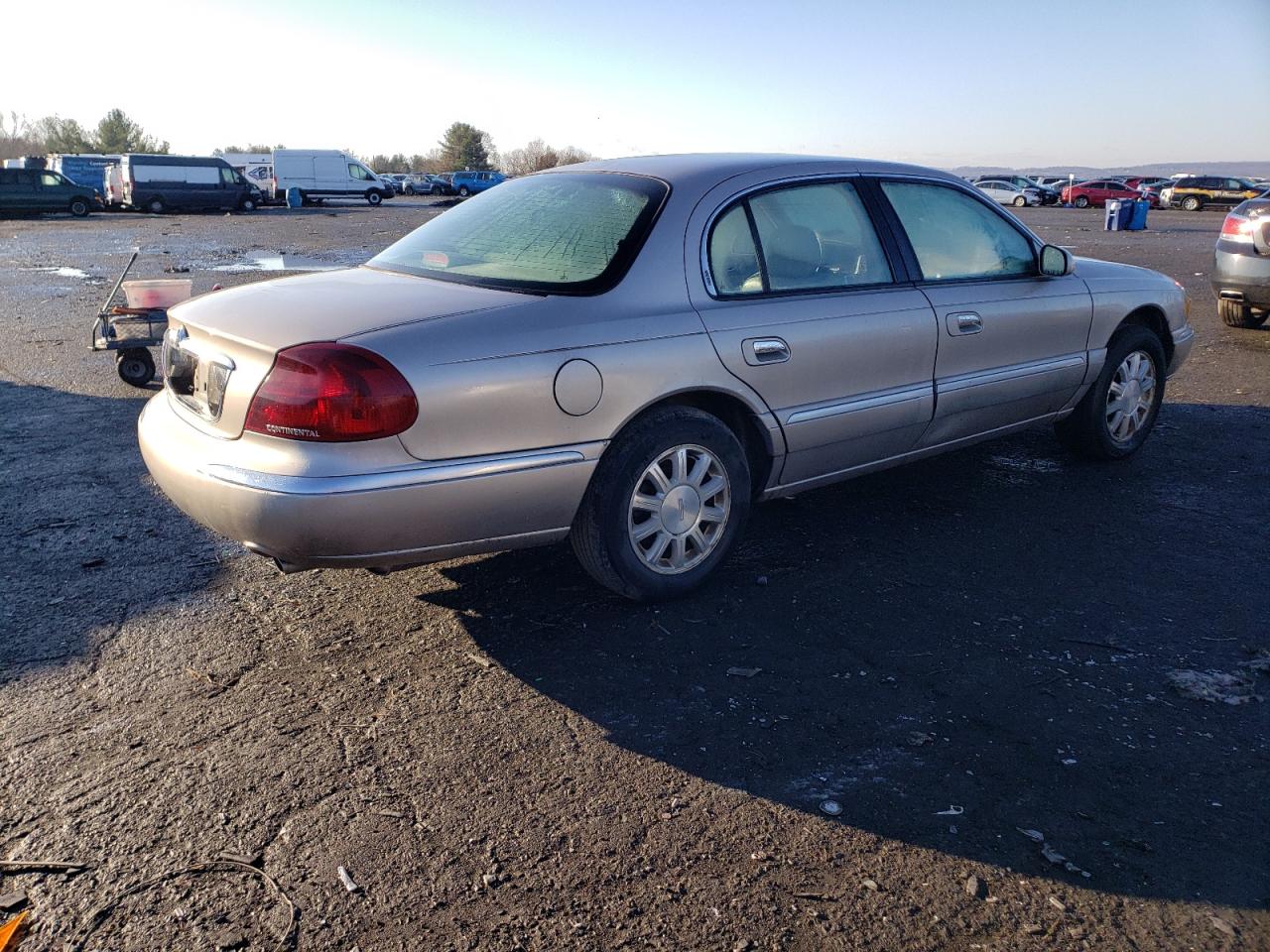 Photo 2 VIN: 1LNHM97V6YY760262 - LINCOLN CONTINENTAL 