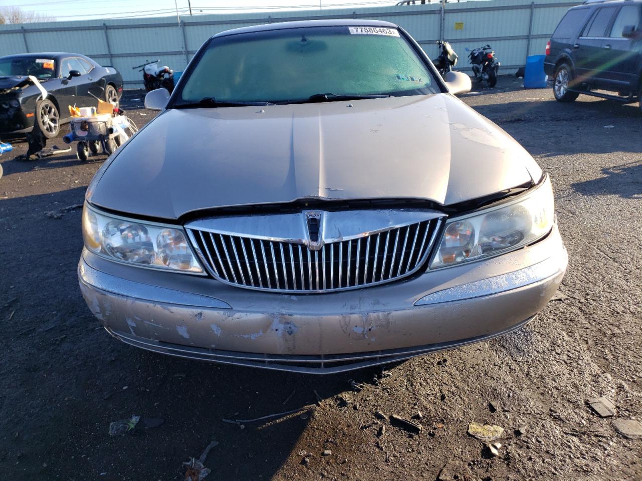 Photo 4 VIN: 1LNHM97V6YY760262 - LINCOLN CONTINENTAL 