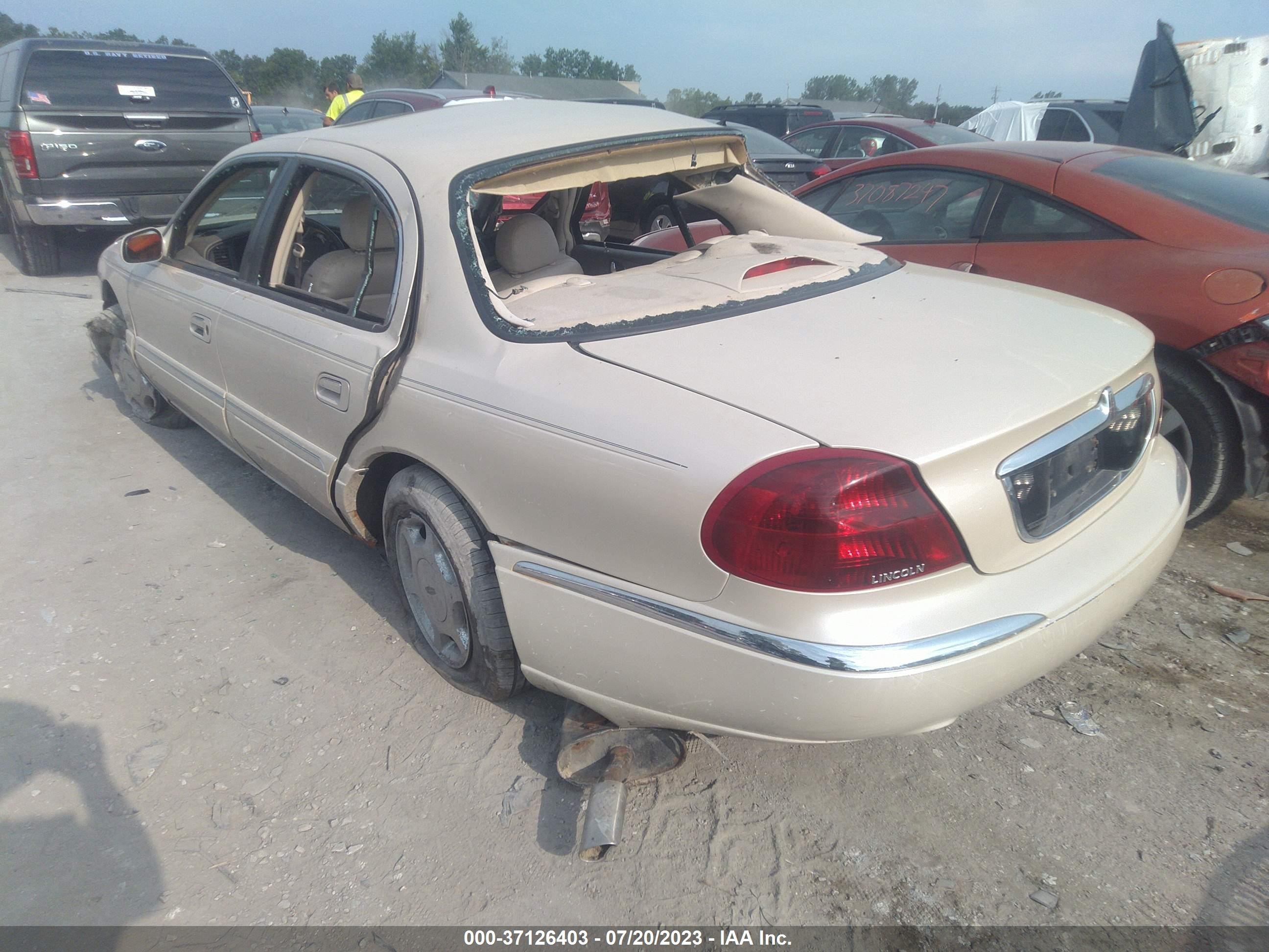 Photo 2 VIN: 1LNHM97V71Y730158 - LINCOLN CONTINENTAL 