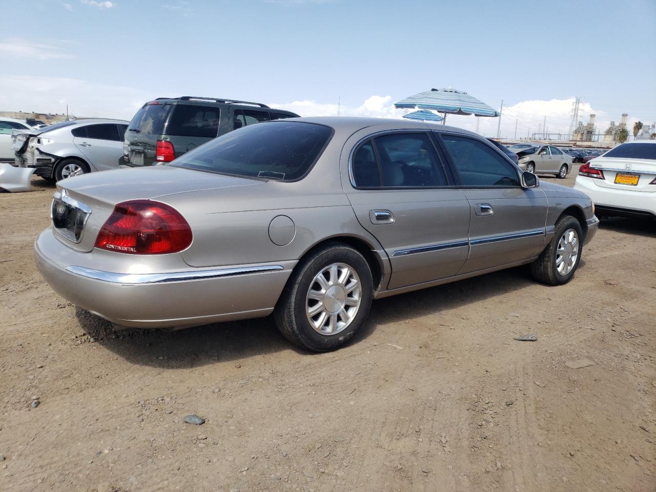 Photo 2 VIN: 1LNHM97V72Y678581 - LINCOLN CONTINENTAL 