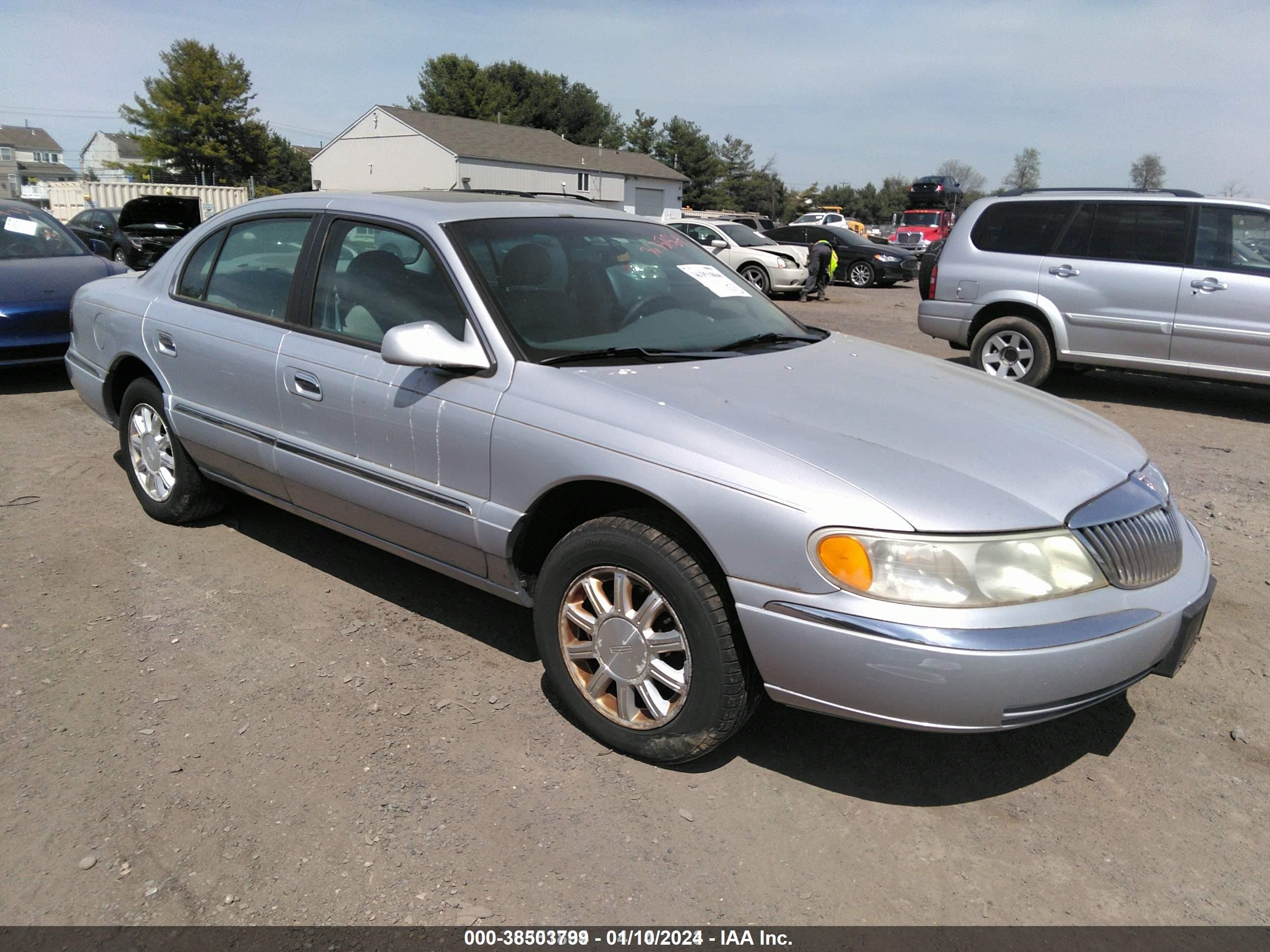 Photo 1 VIN: 1LNHM97V81Y725907 - LINCOLN CONTINENTAL 