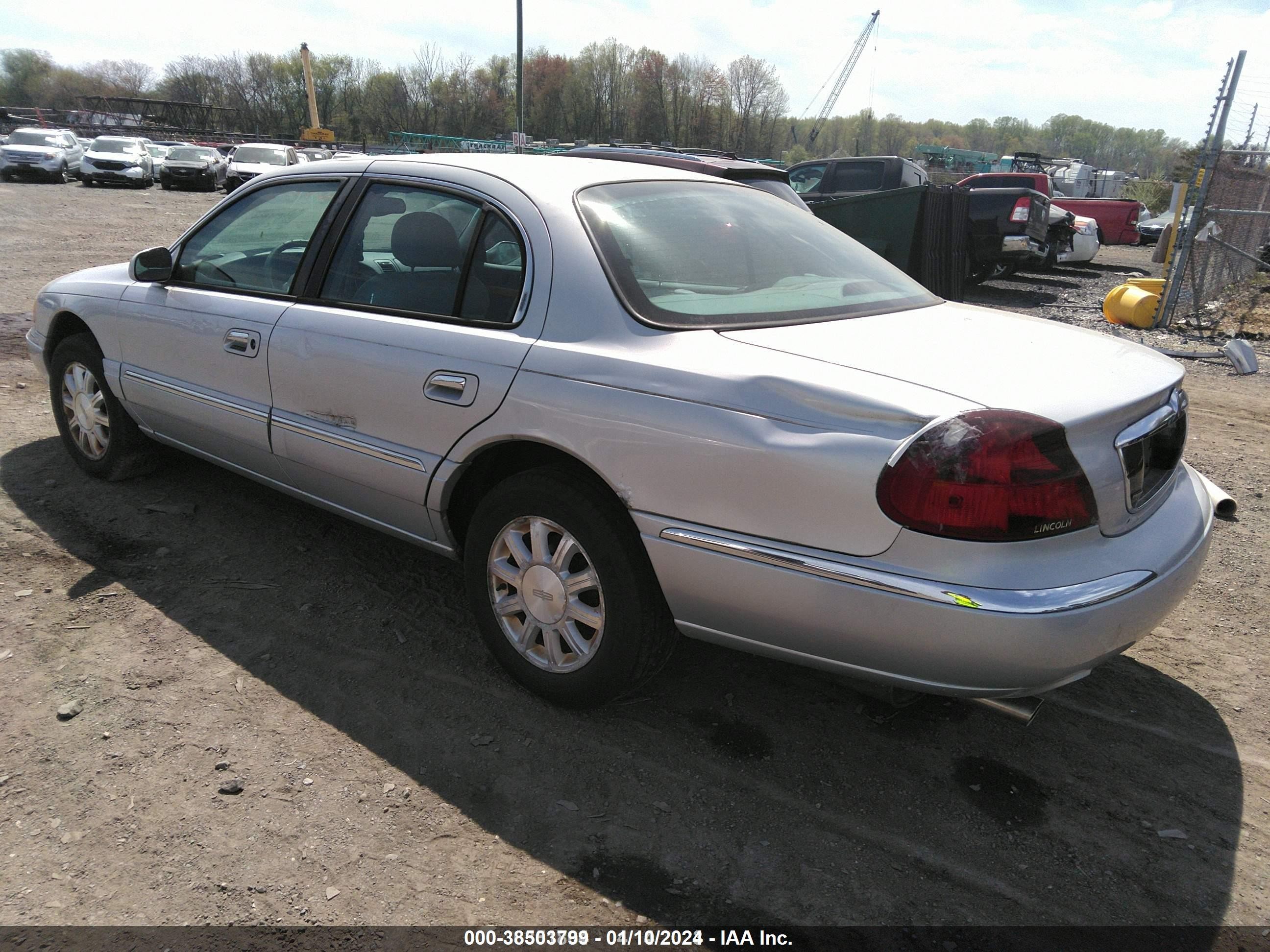 Photo 3 VIN: 1LNHM97V81Y725907 - LINCOLN CONTINENTAL 