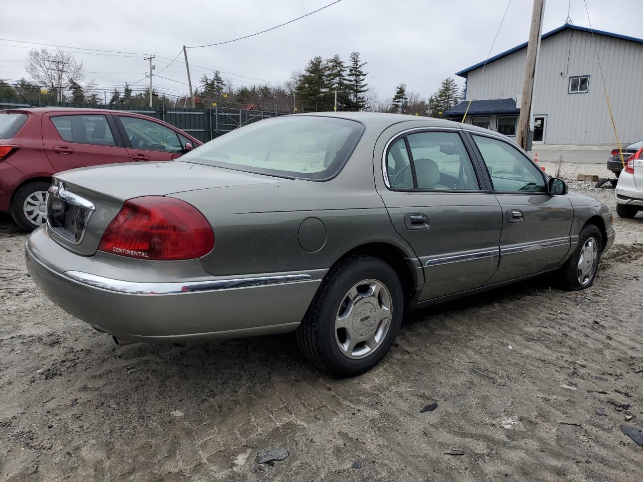 Photo 2 VIN: 1LNHM97V8YY896621 - LINCOLN CONTINENTAL 