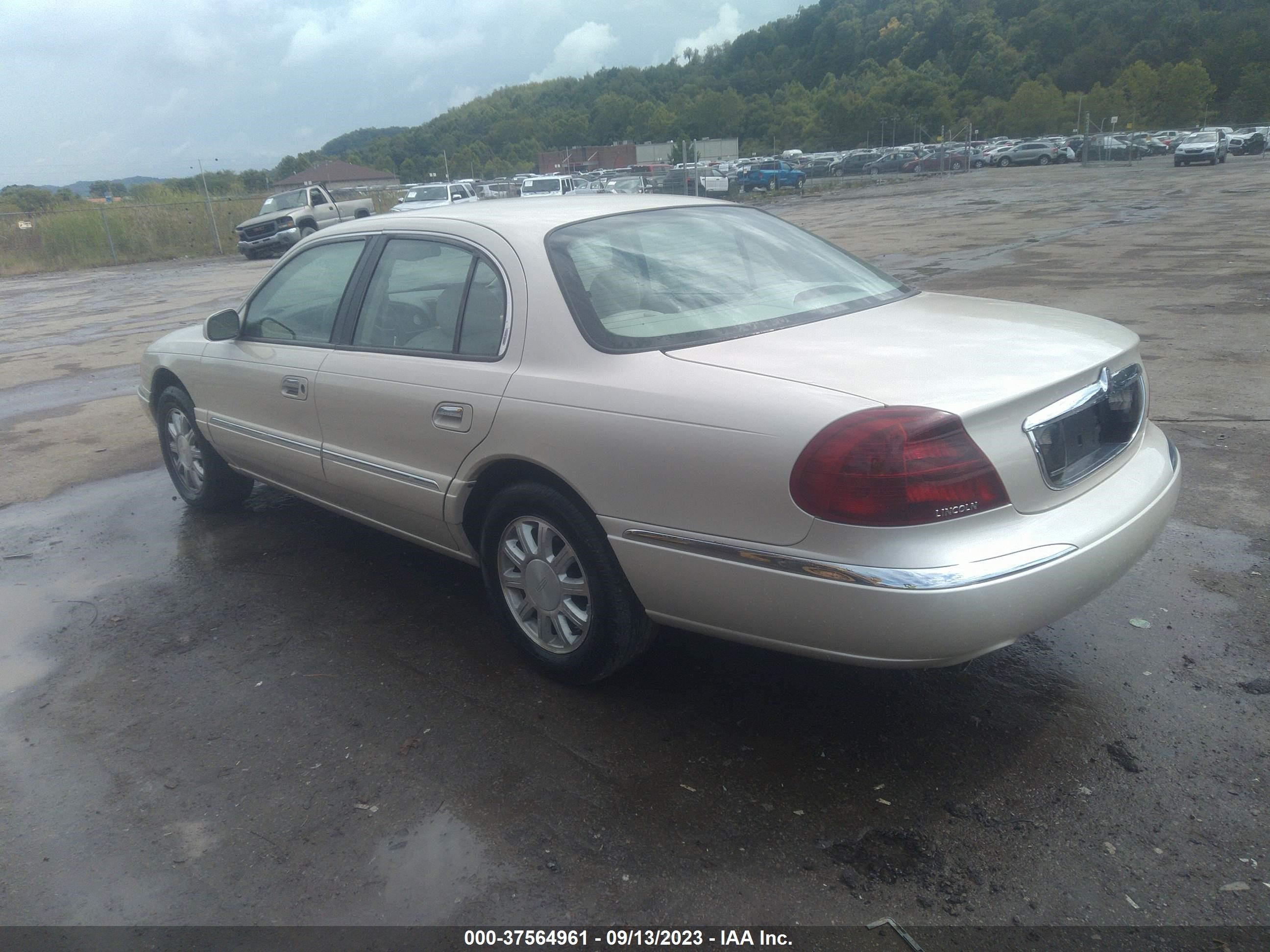 Photo 2 VIN: 1LNHM97V92Y694328 - LINCOLN CONTINENTAL 