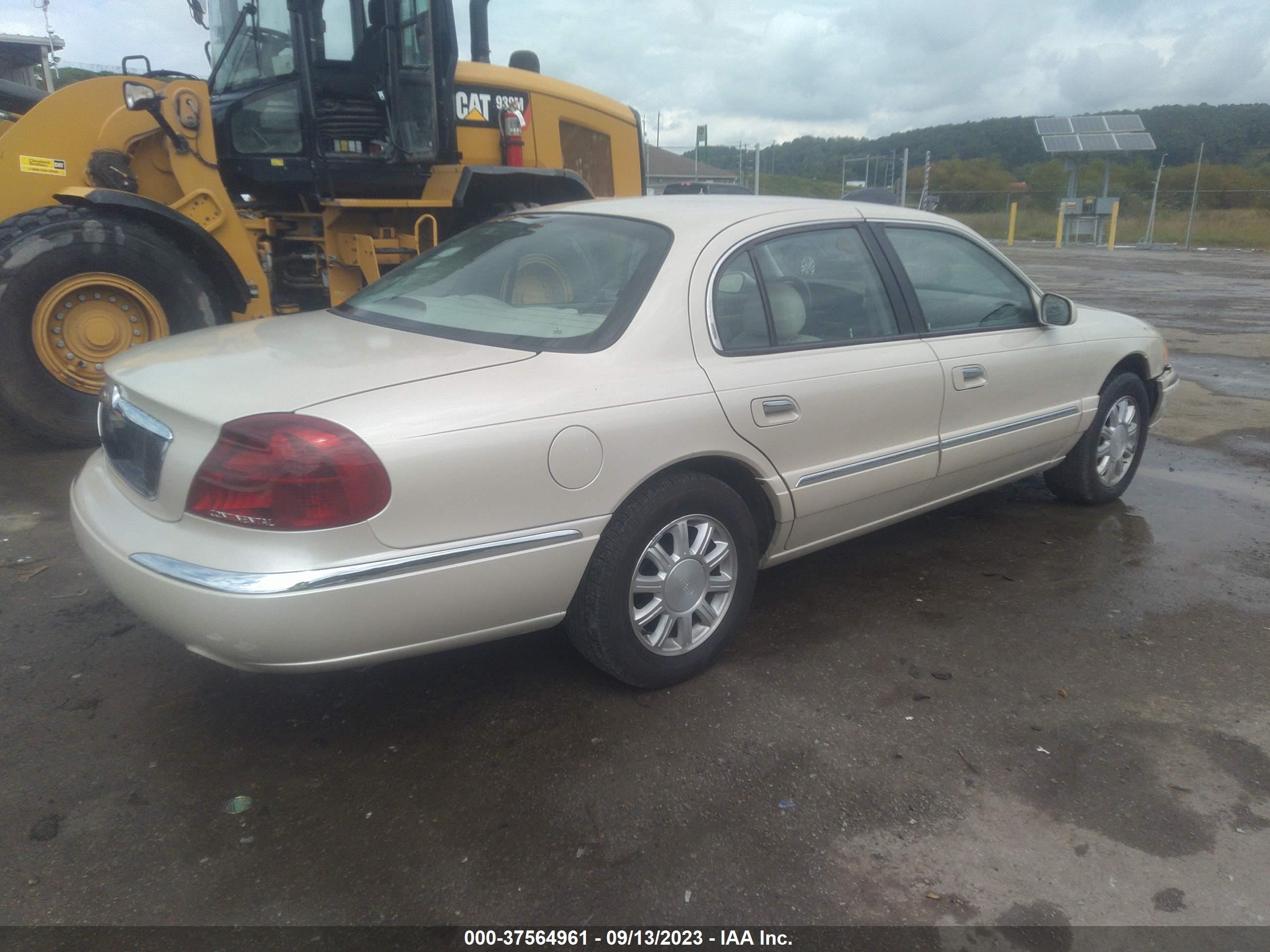 Photo 3 VIN: 1LNHM97V92Y694328 - LINCOLN CONTINENTAL 