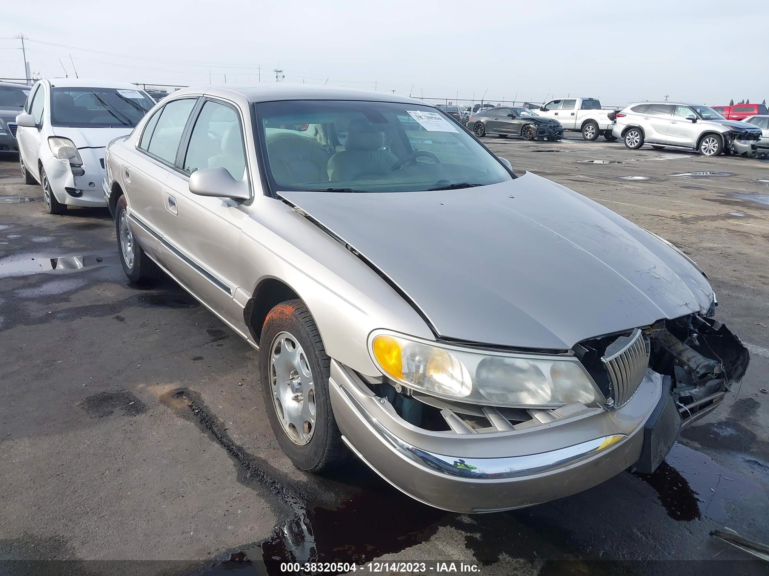 Photo 0 VIN: 1LNHM97VXXY628913 - LINCOLN CONTINENTAL 