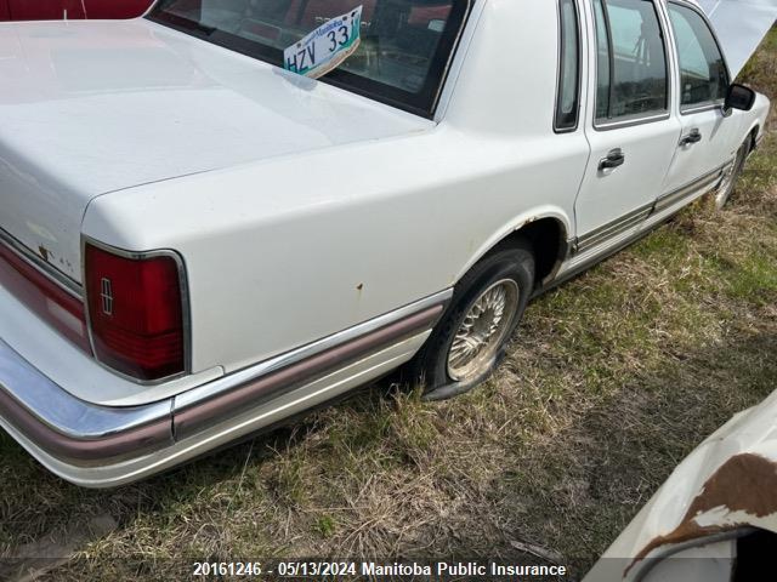 Photo 3 VIN: 1LNLM81F3LY744387 - LINCOLN TOWN CAR 