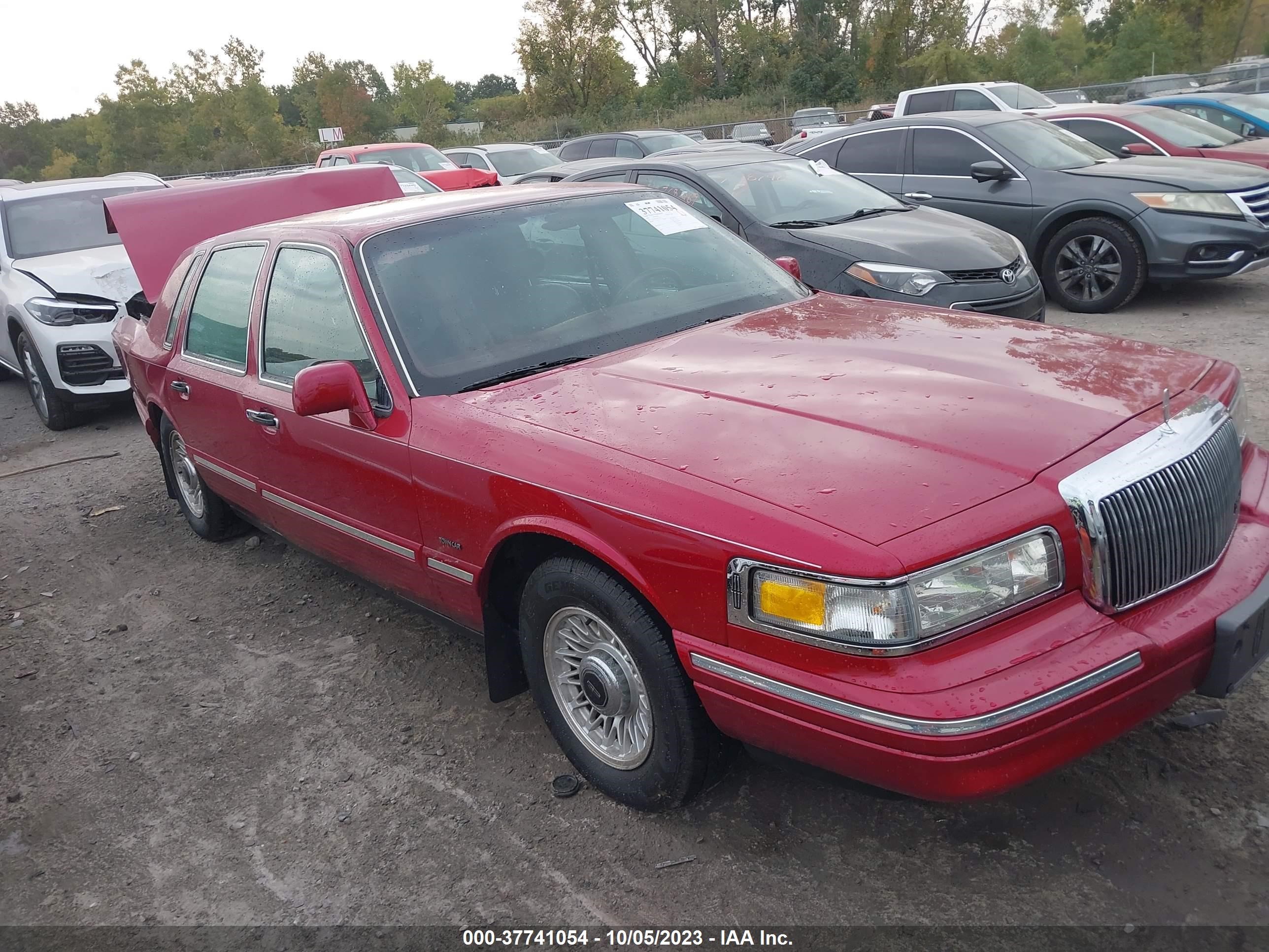 Photo 12 VIN: 1LNLM81W0SY636517 - LINCOLN TOWN CAR 