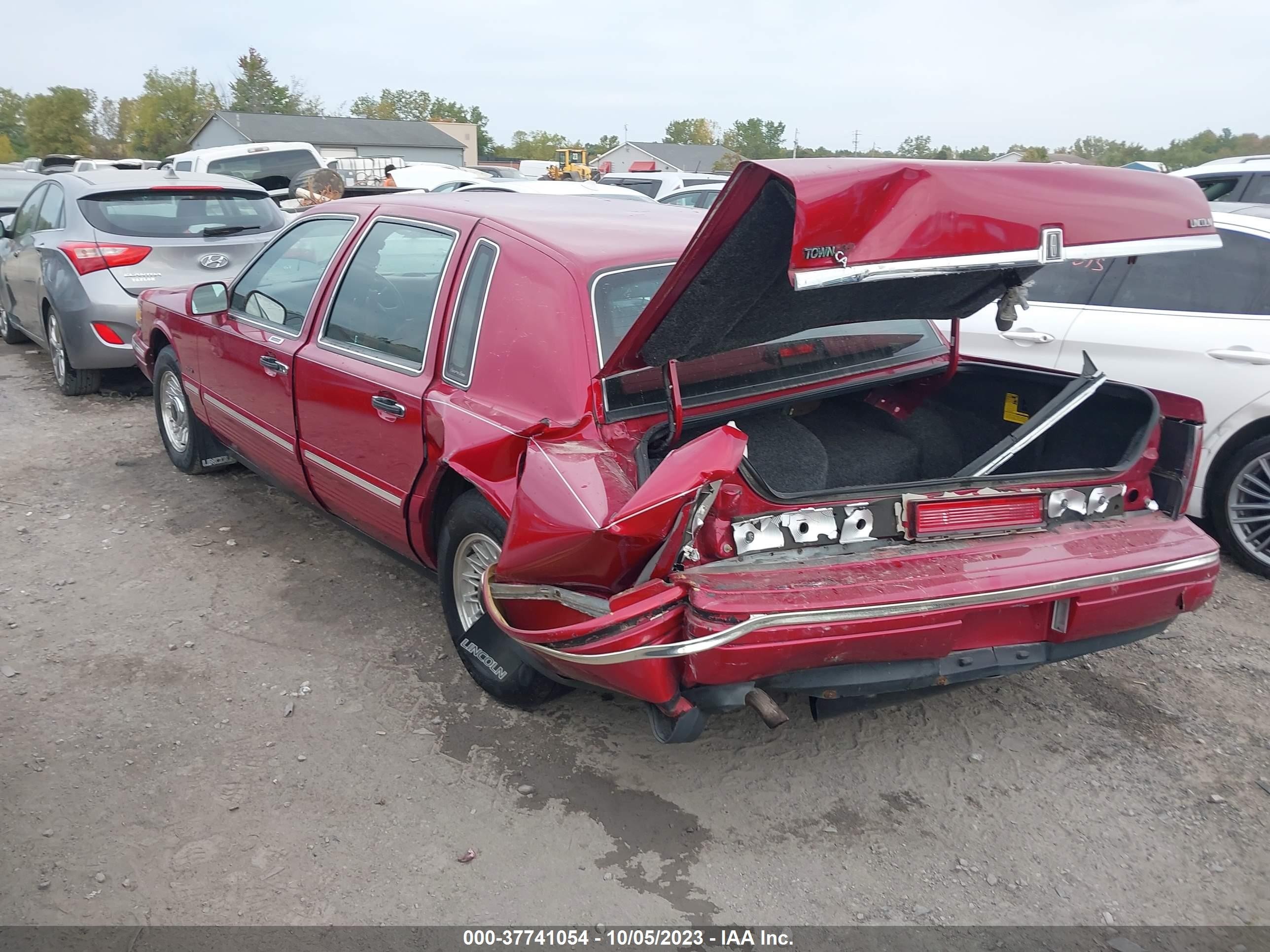 Photo 2 VIN: 1LNLM81W0SY636517 - LINCOLN TOWN CAR 