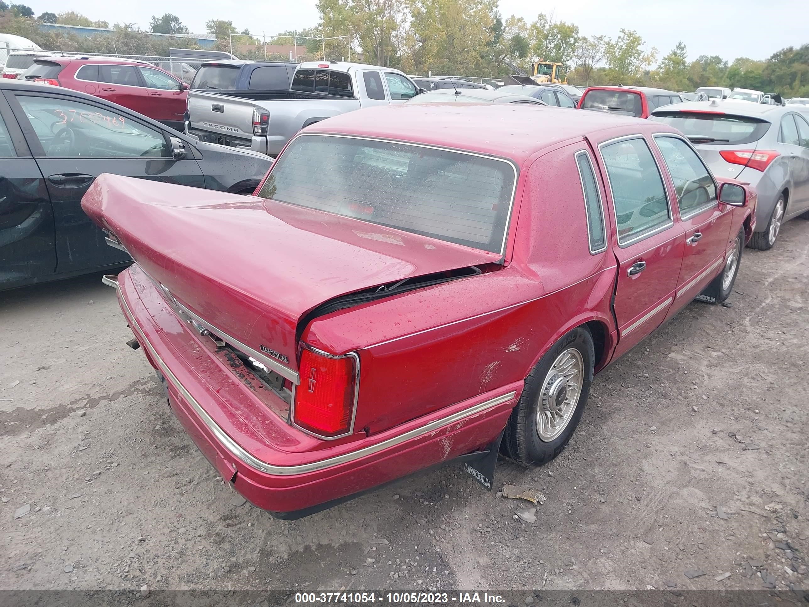 Photo 3 VIN: 1LNLM81W0SY636517 - LINCOLN TOWN CAR 