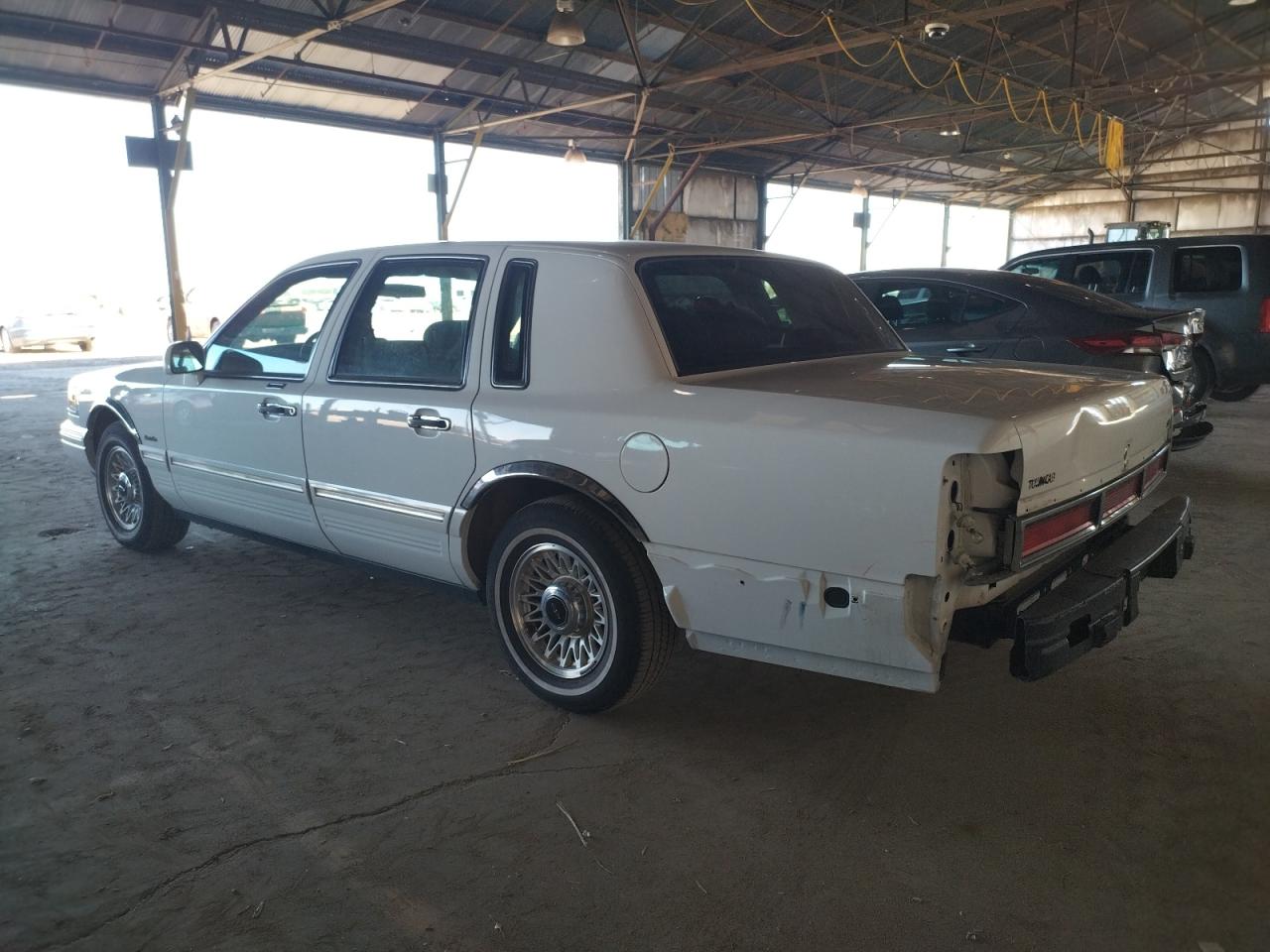 Photo 1 VIN: 1LNLM81W0VY730787 - LINCOLN TOWN CAR 