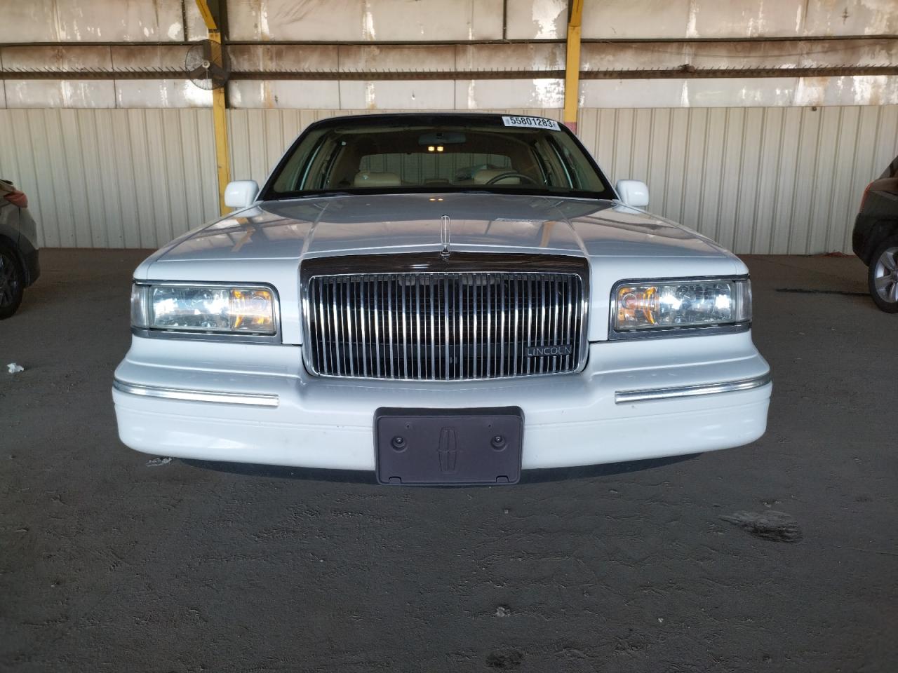 Photo 4 VIN: 1LNLM81W0VY730787 - LINCOLN TOWN CAR 