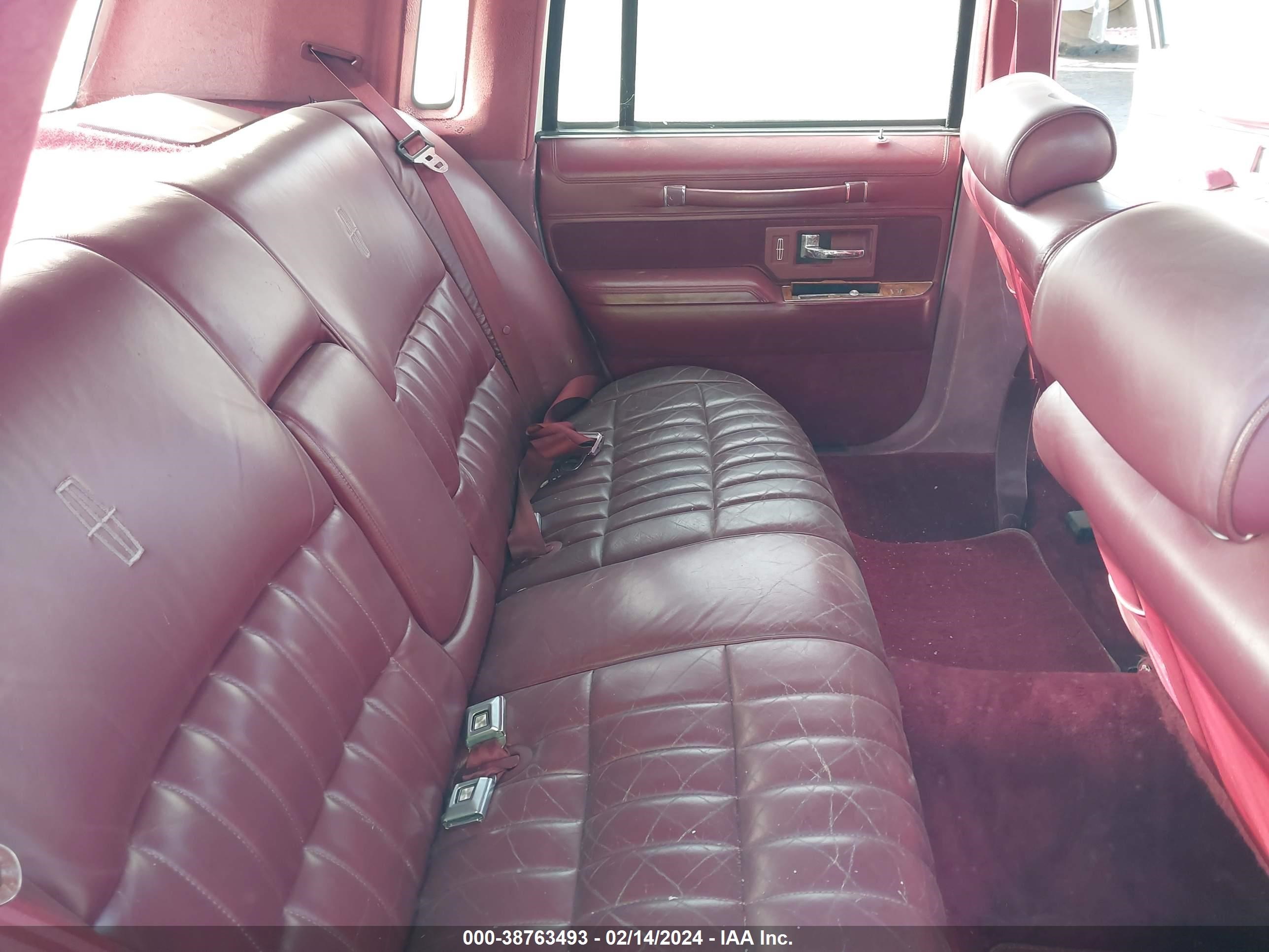 Photo 7 VIN: 1LNLM81W1PY644360 - LINCOLN TOWN CAR 