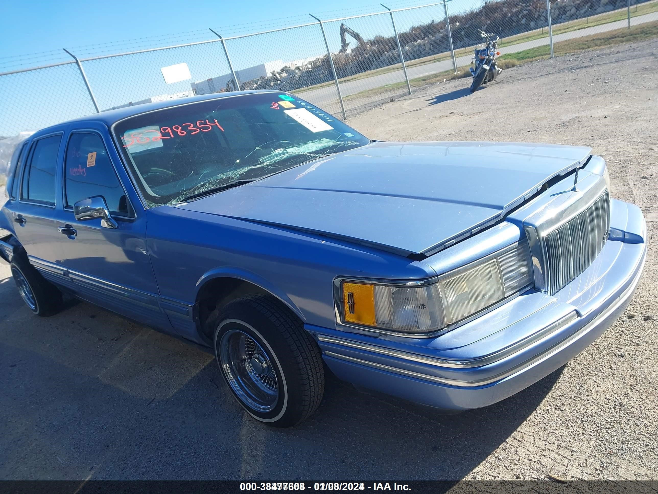 Photo 1 VIN: 1LNLM81W2RY693148 - LINCOLN TOWN CAR 