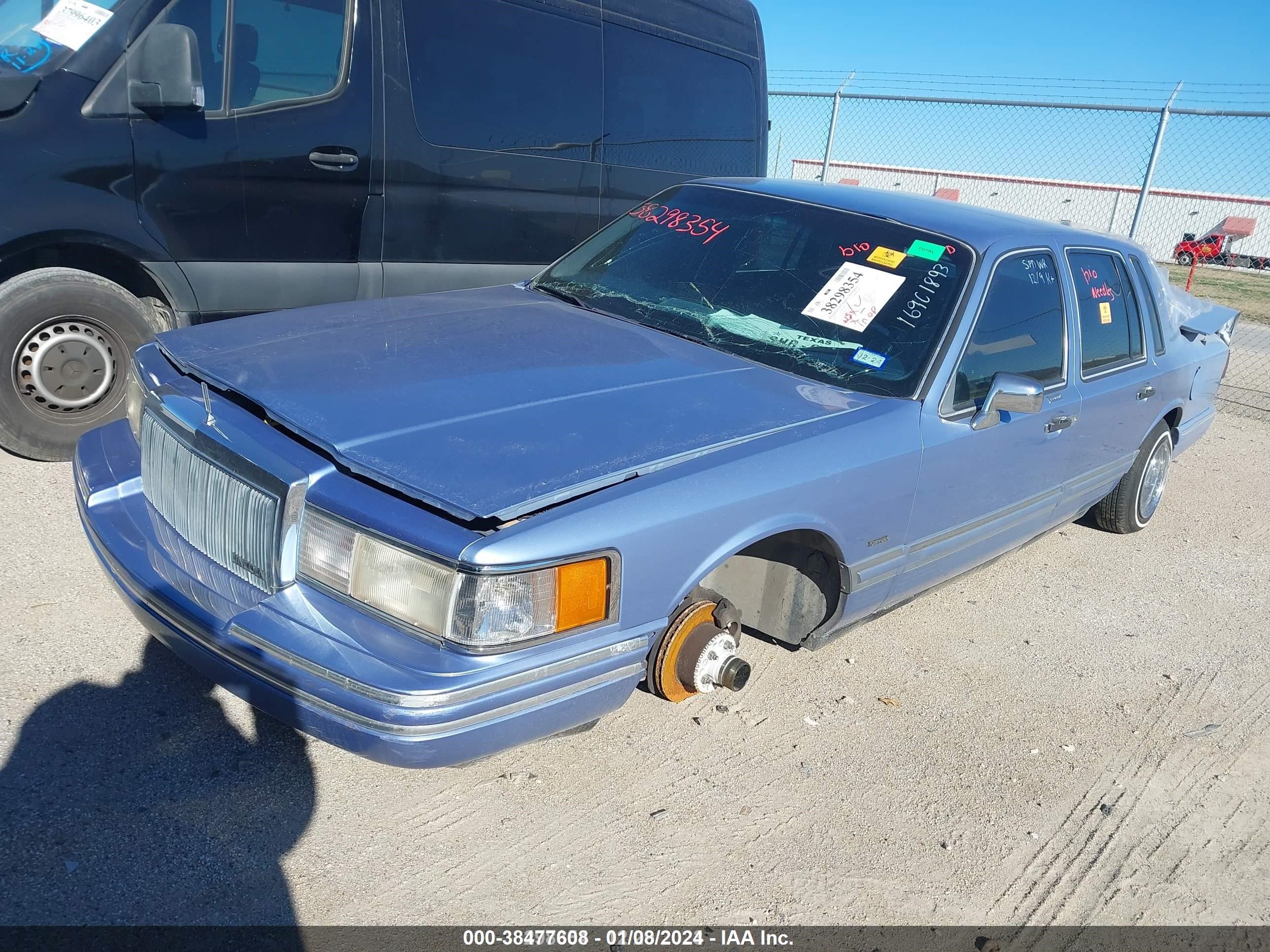 Photo 2 VIN: 1LNLM81W2RY693148 - LINCOLN TOWN CAR 