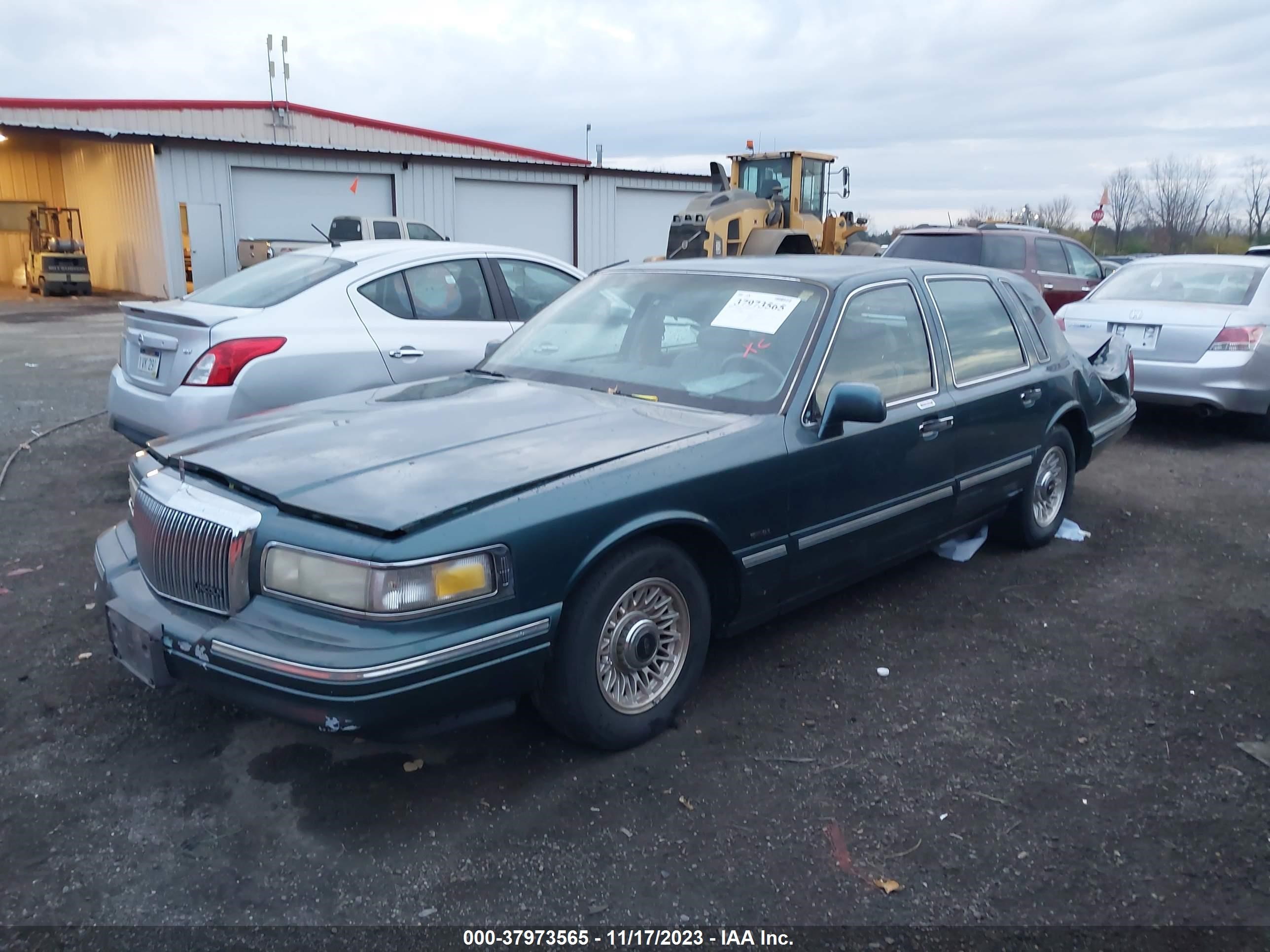 Photo 1 VIN: 1LNLM81W2SY714389 - LINCOLN TOWN CAR 