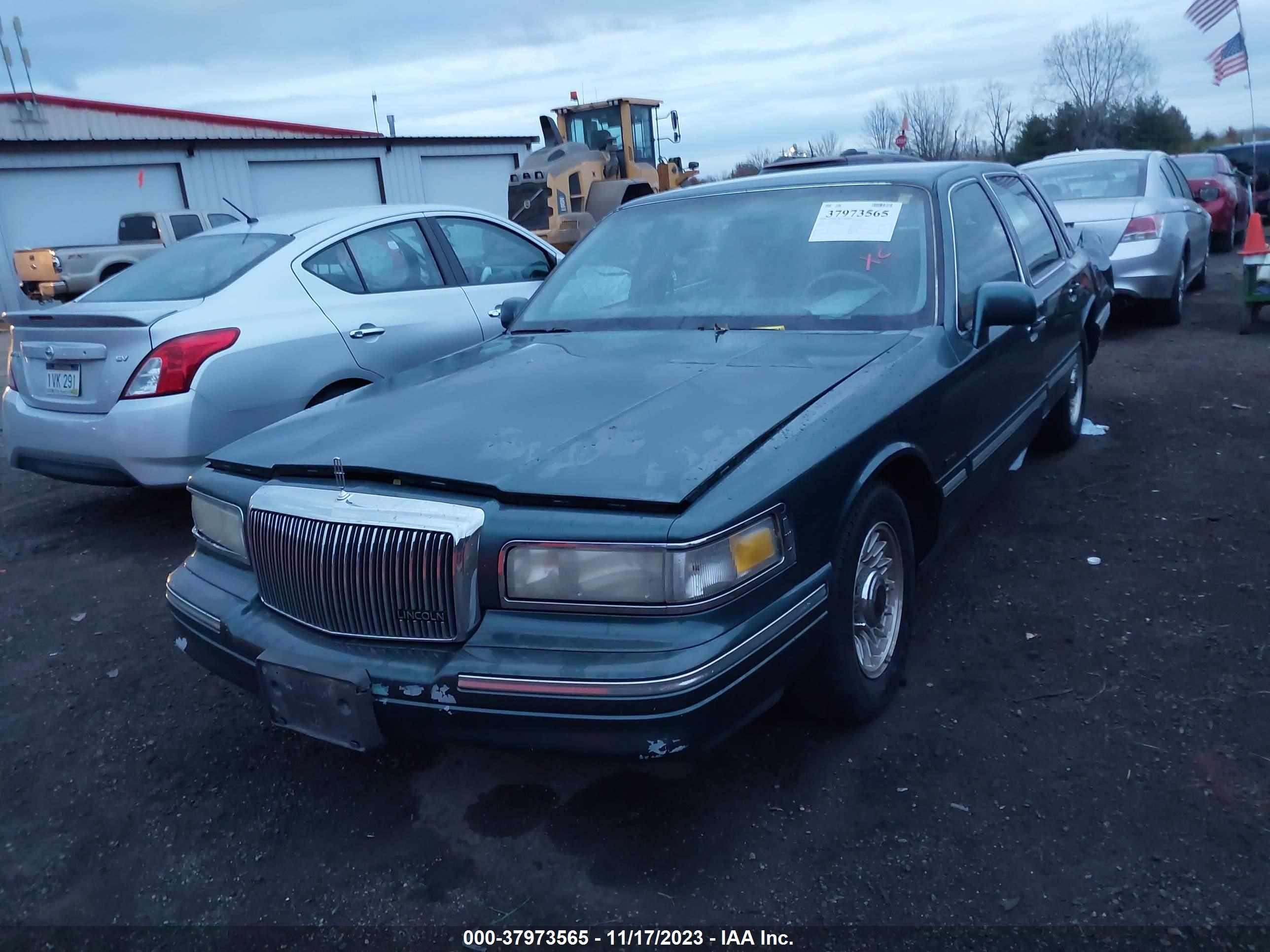 Photo 11 VIN: 1LNLM81W2SY714389 - LINCOLN TOWN CAR 