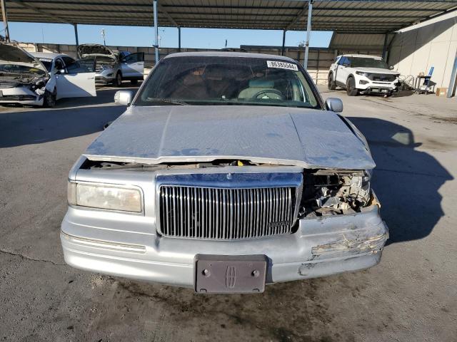 Photo 4 VIN: 1LNLM81W3VY669872 - LINCOLN TOWN CAR E 