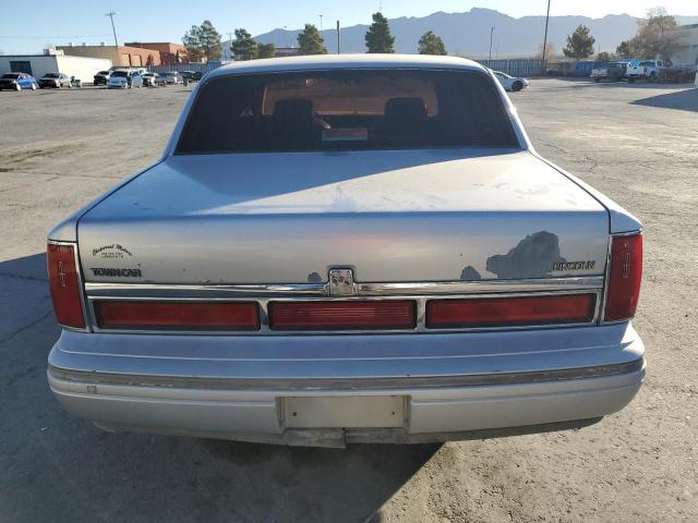 Photo 5 VIN: 1LNLM81W3VY669872 - LINCOLN TOWN CAR E 