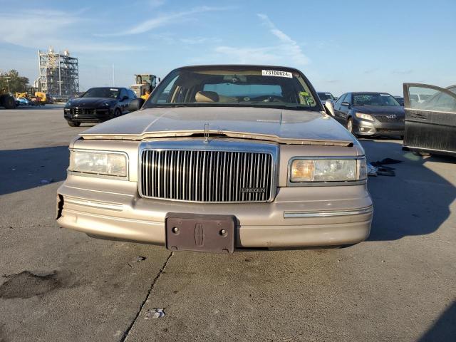 Photo 4 VIN: 1LNLM81W4VY667600 - LINCOLN TOWN CAR 